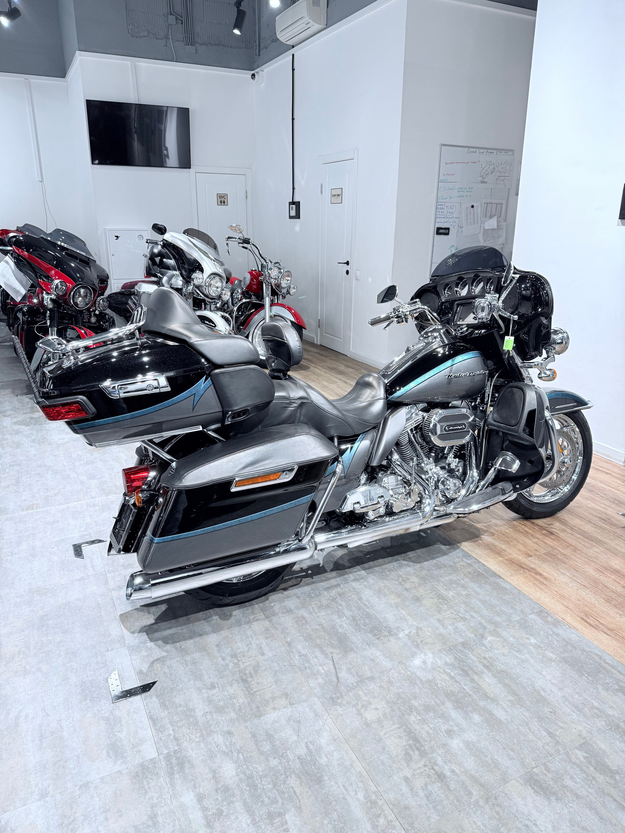 2015 CVO Limited (Carbon Charcoal). Hello Davidson, Москва. Только хорошие мотоциклы…