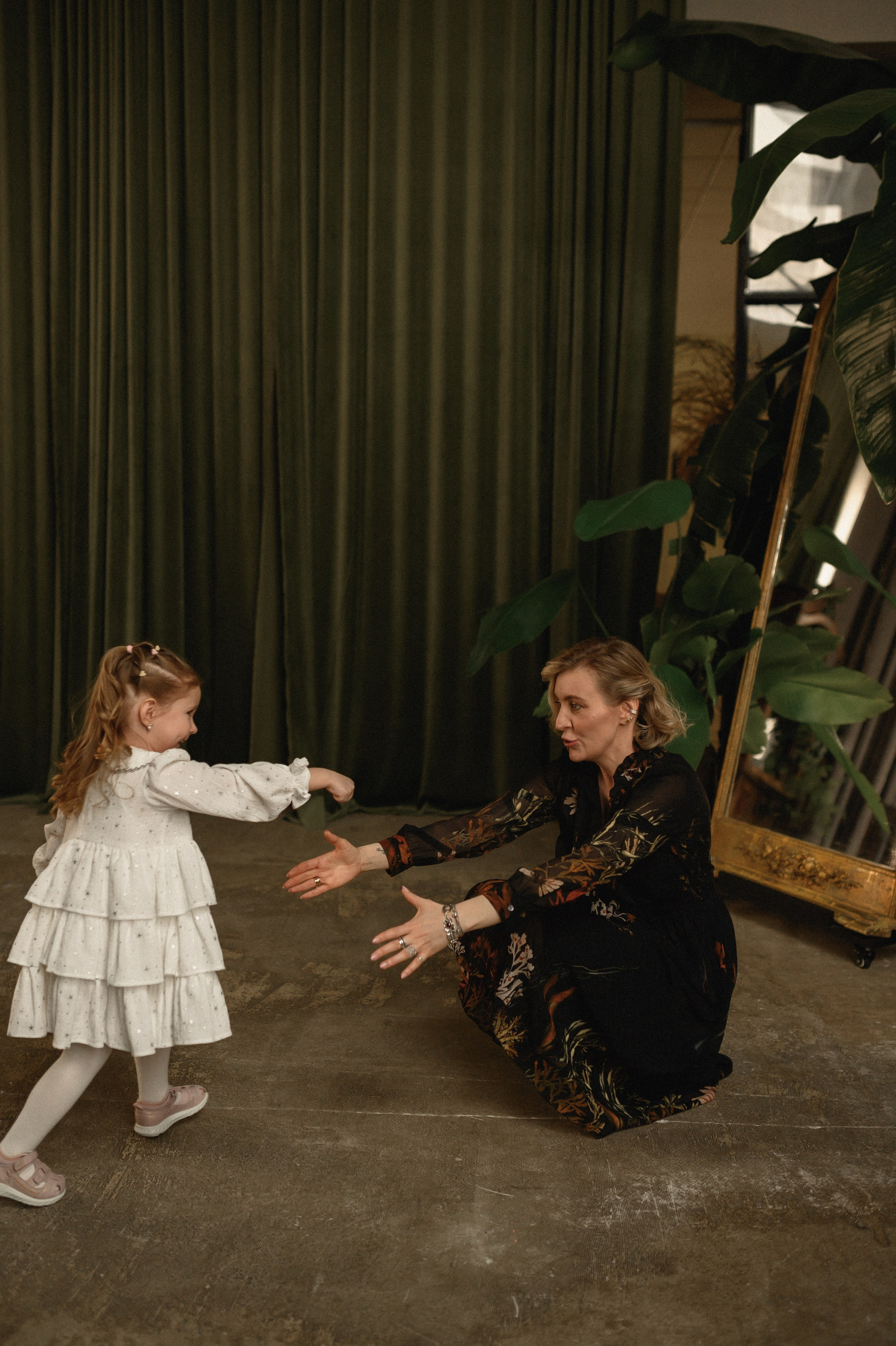 Андрей, Оля и Таисия в студии Пространство. Семейный и свадебный lifestyle-фотограф в Москве Мария Петрова