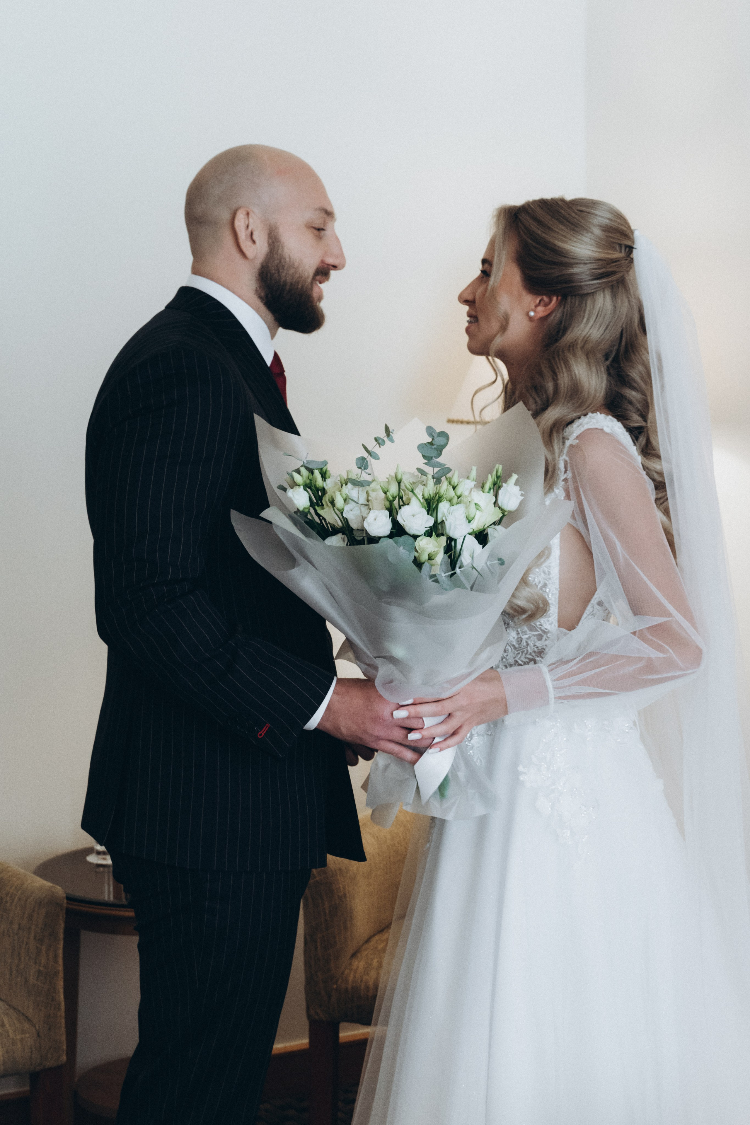 Утро и роспись Виктора и Марии. Ваш фотограф в Одинцовском районе и Москве