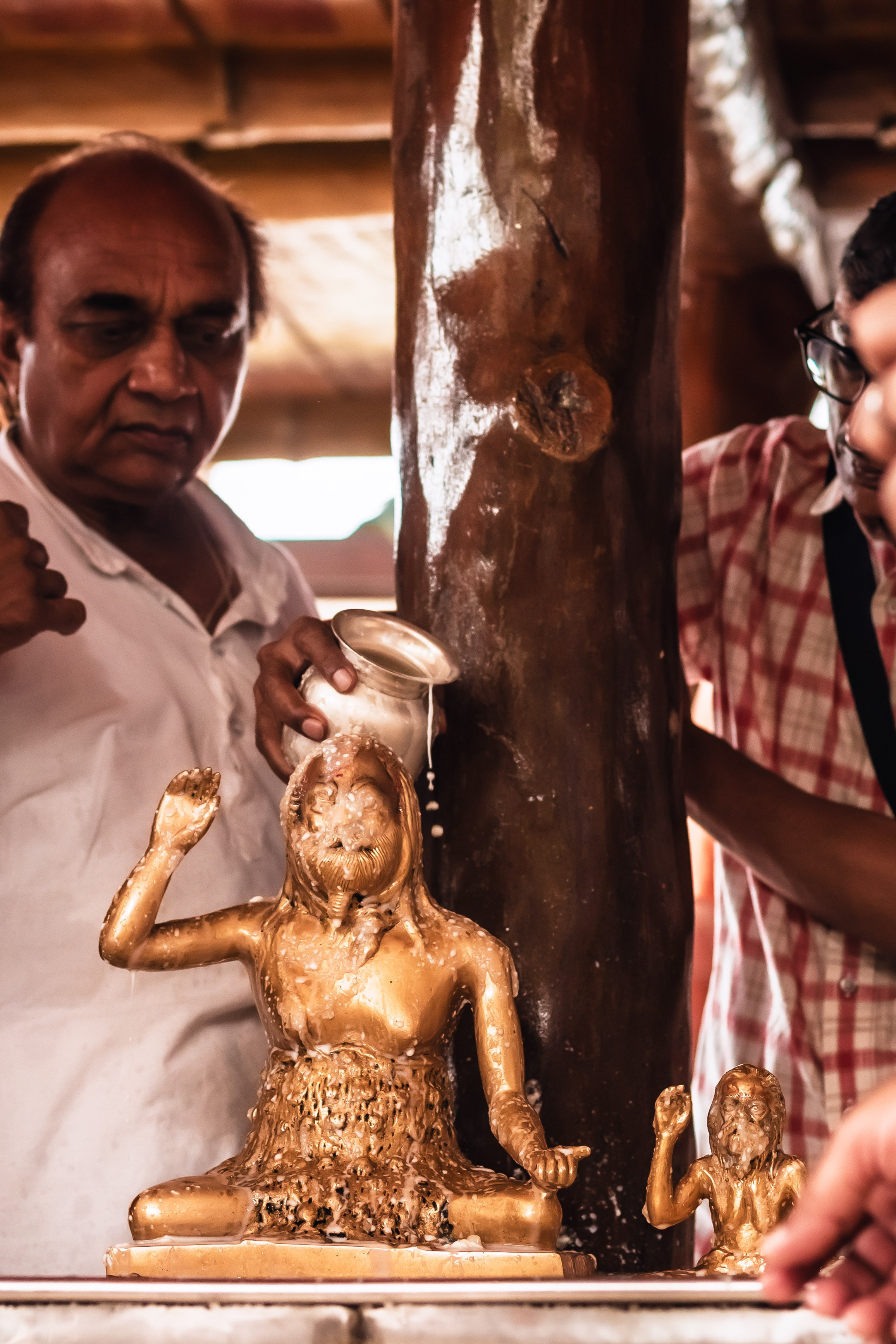 Abhisheka Devraha Baba on Sri Devdas ji maharaj bd. Mariam Bagdasaryan