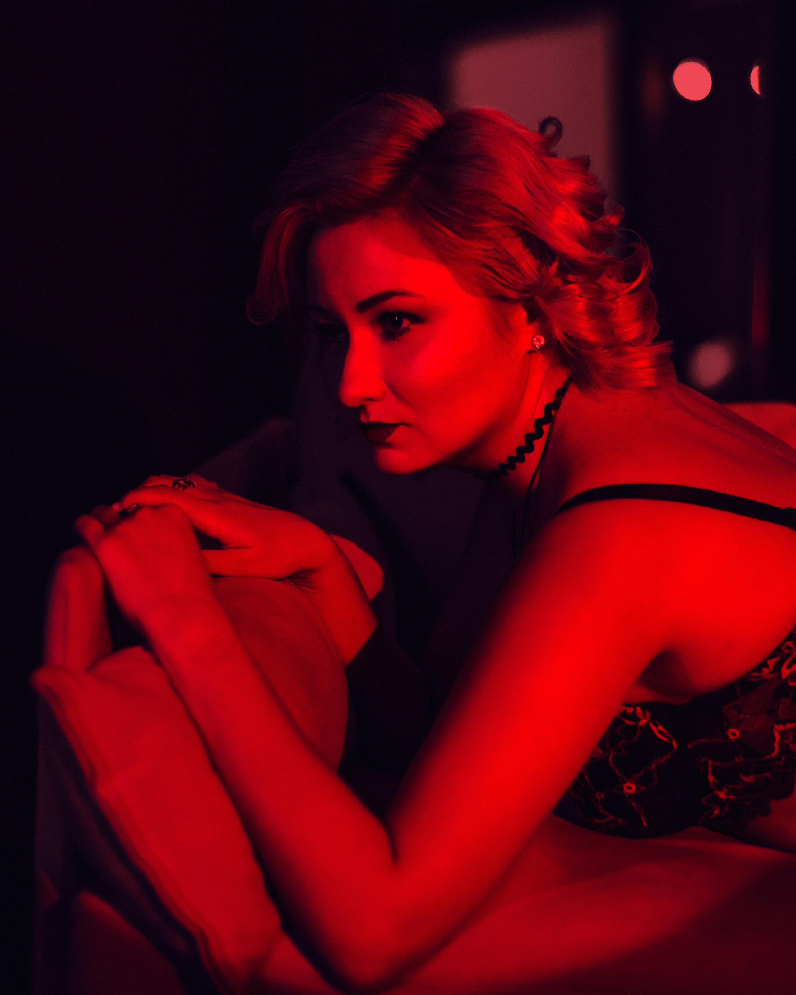 Фотосессия НЮ с цветным светом Кемерово