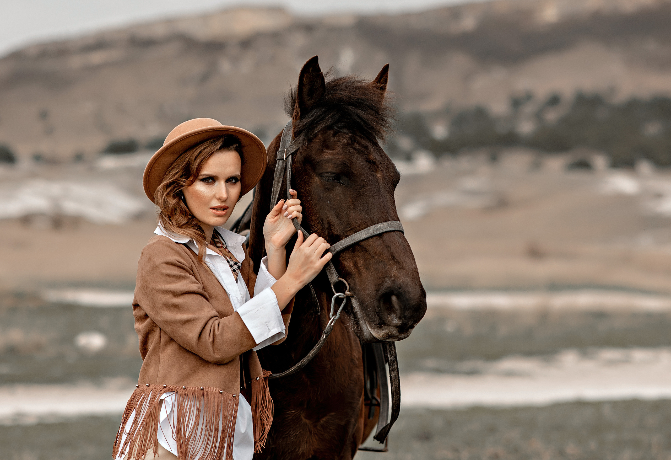 Фотосессия с лошадью. Фотограф-стилист Крым Прокат одежды в Крыму. Фотосессии в Крыму