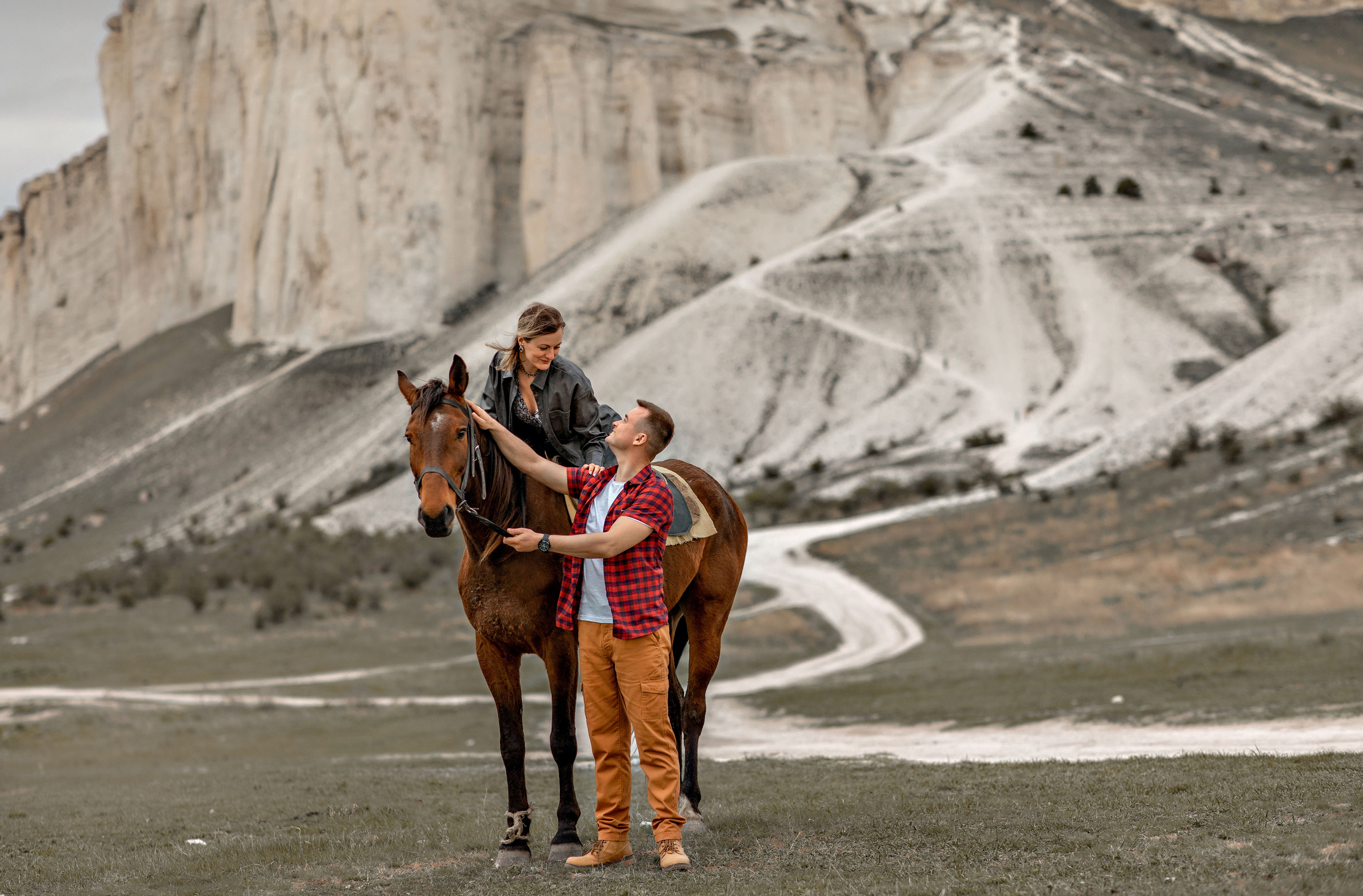 Фотосессия с лошадью. Фотограф-стилист Крым Прокат одежды в Крыму. Фотосессии в Крыму