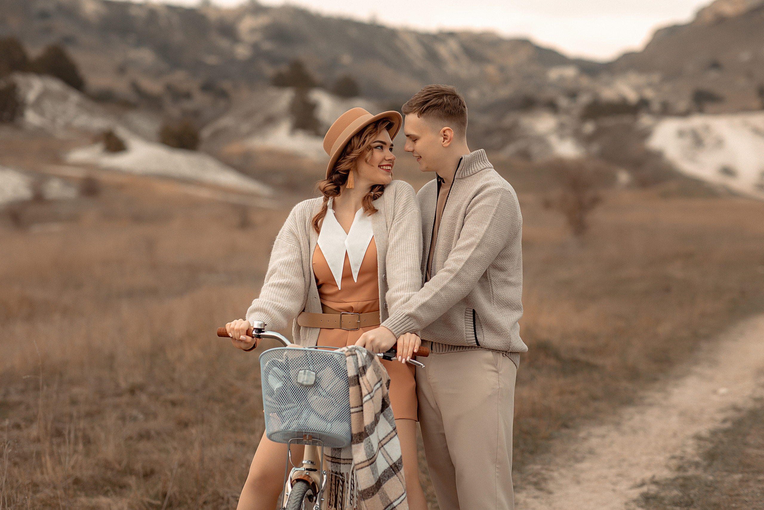 Выездные фотосессии. Съемка для влюбленных. Фотограф-стилист Крым Прокат одежды в Крыму. Фотосессии в Крыму