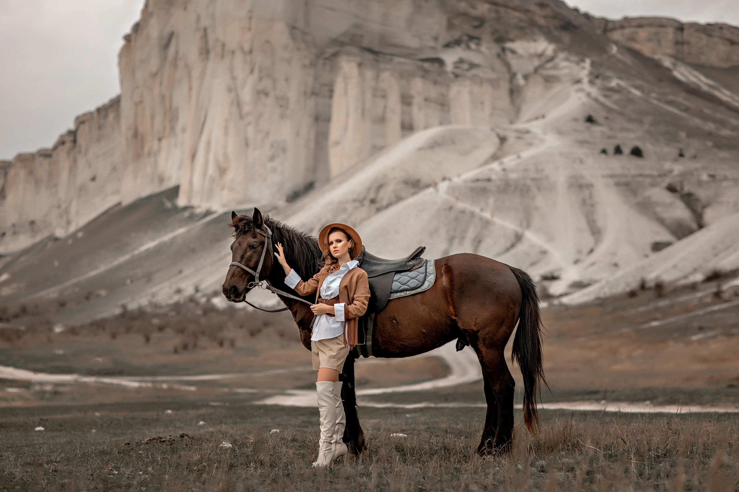 Фотосессия с лошадью. Фотограф-стилист Крым Прокат одежды в Крыму. Фотосессии в Крыму