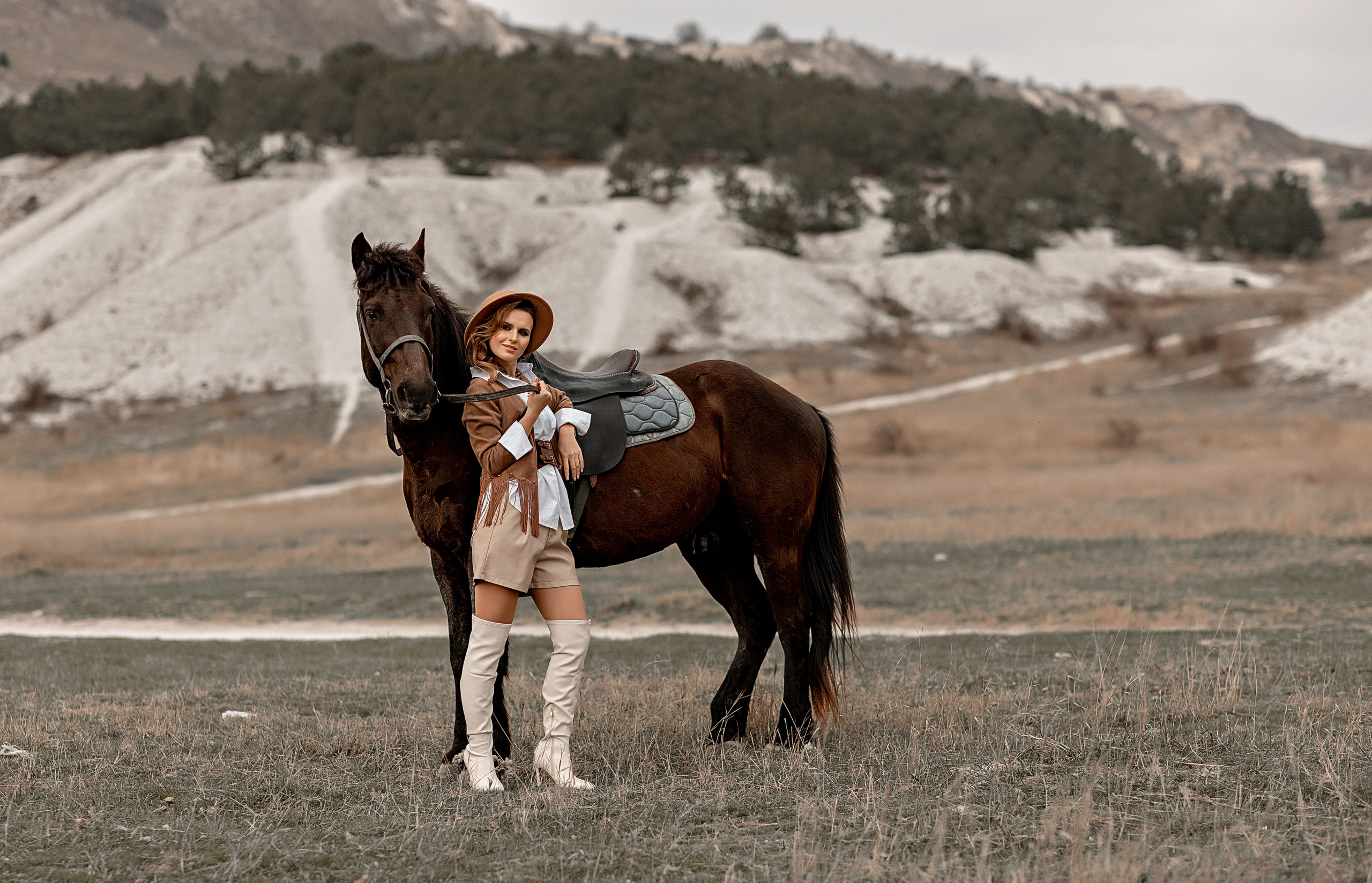 Фотосессия с лошадью. Фотограф-стилист Крым Прокат одежды в Крыму. Фотосессии в Крыму