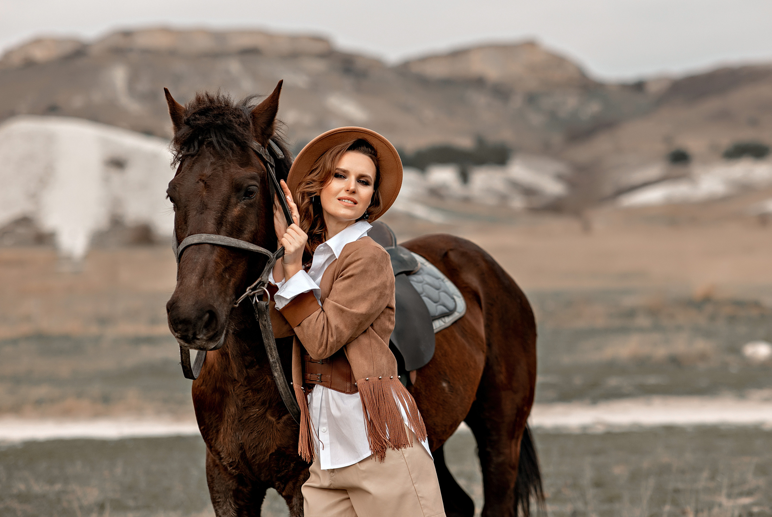 Фотосессия с лошадью. Фотограф-стилист Крым Прокат одежды в Крыму. Фотосессии в Крыму