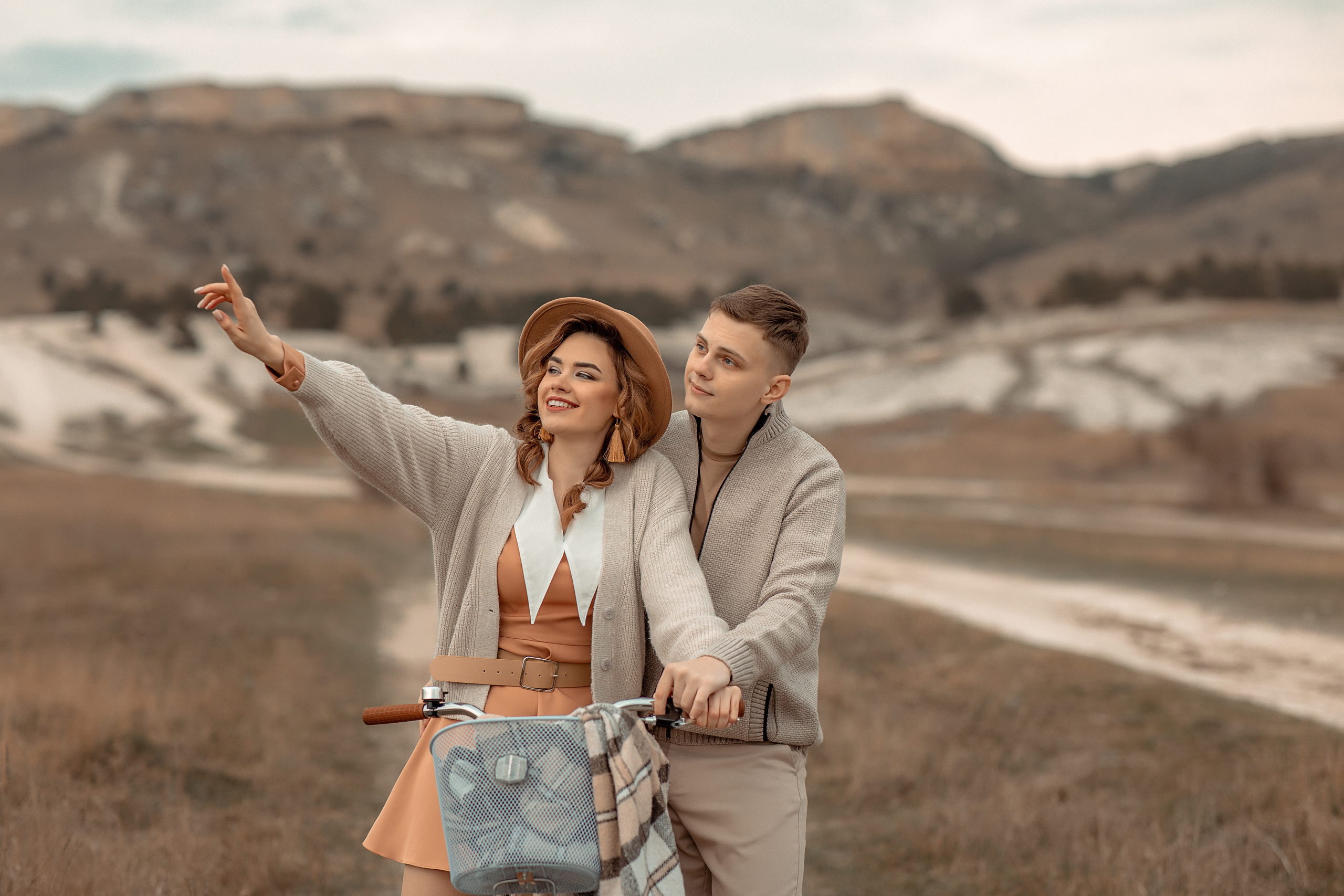 Выездные фотосессии. Съемка для влюбленных. Фотограф-стилист Крым Прокат одежды в Крыму. Фотосессии в Крыму