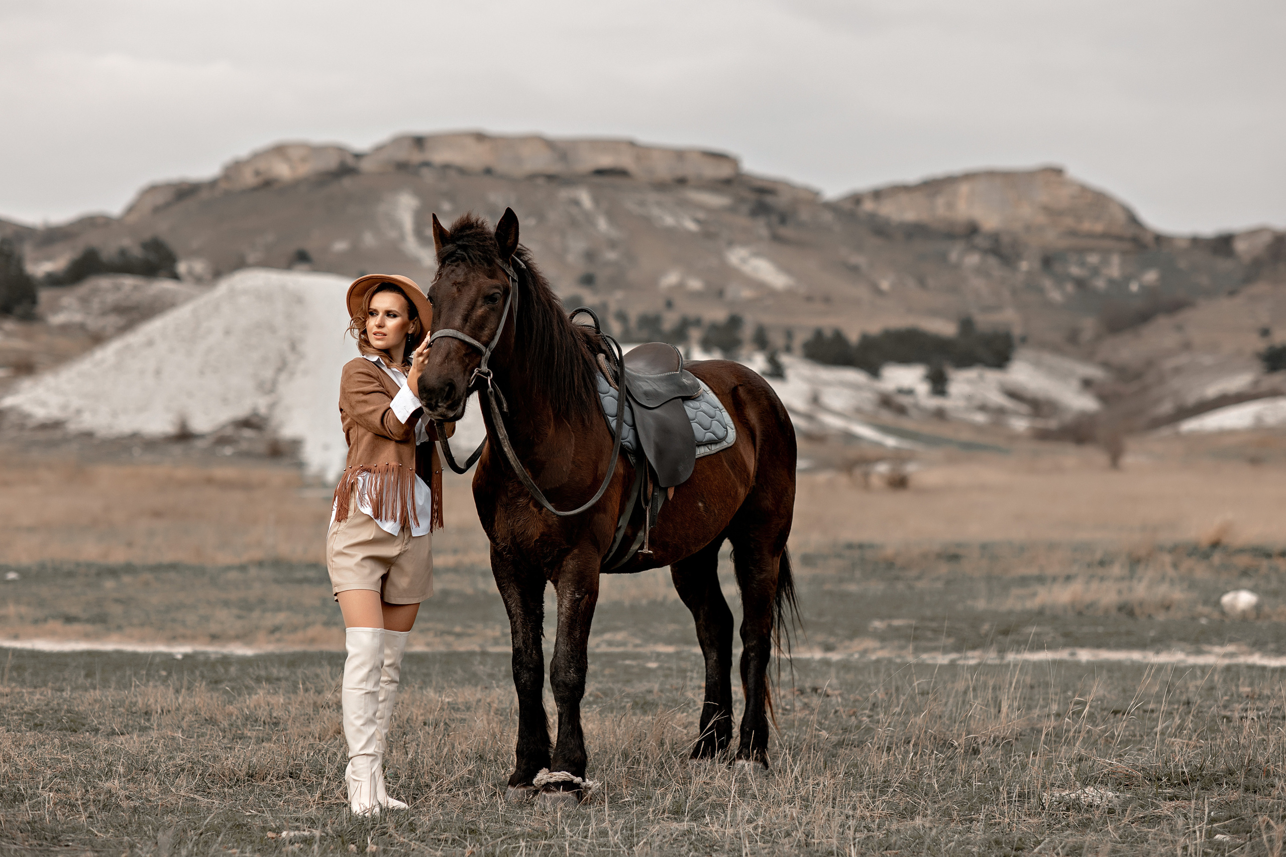Фотосессия с лошадью. Фотограф-стилист Крым Прокат одежды в Крыму. Фотосессии в Крыму