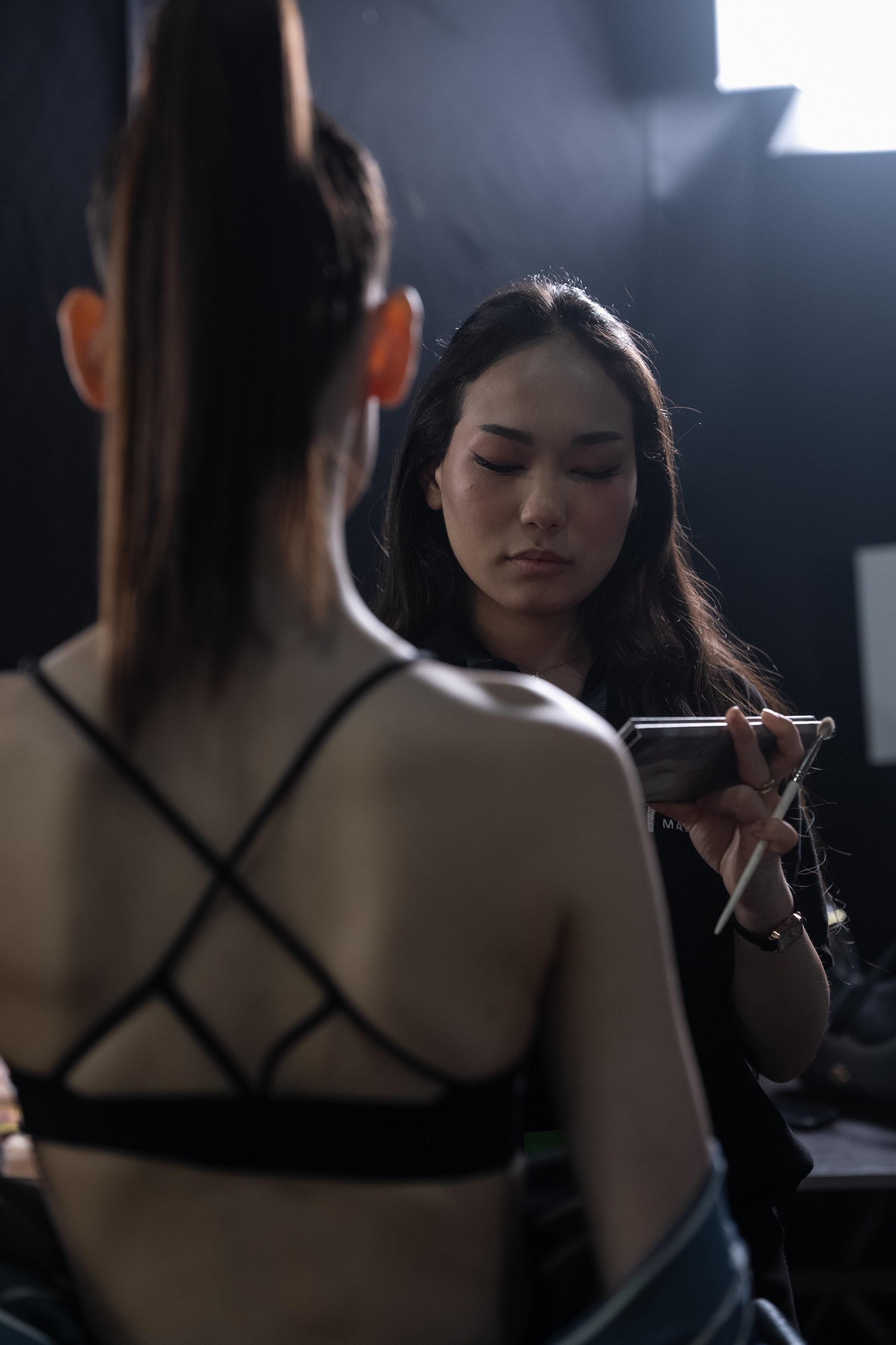 Visa Fashion Week Pre-Fall 2026 April BackStage Day 1. Сайт Алматинского НЮ АРТ, будуар и фэшн фотографа Дениса Карпенко