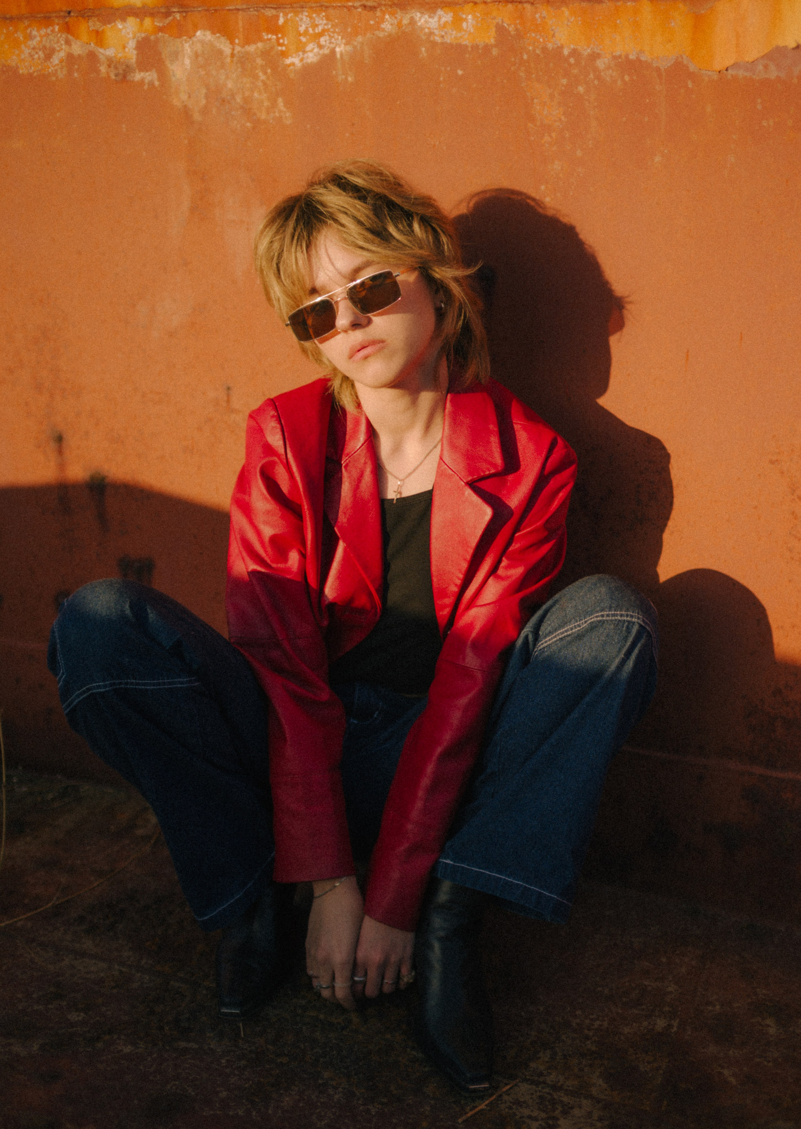 Вика среди заброшенных кораблей. Главная