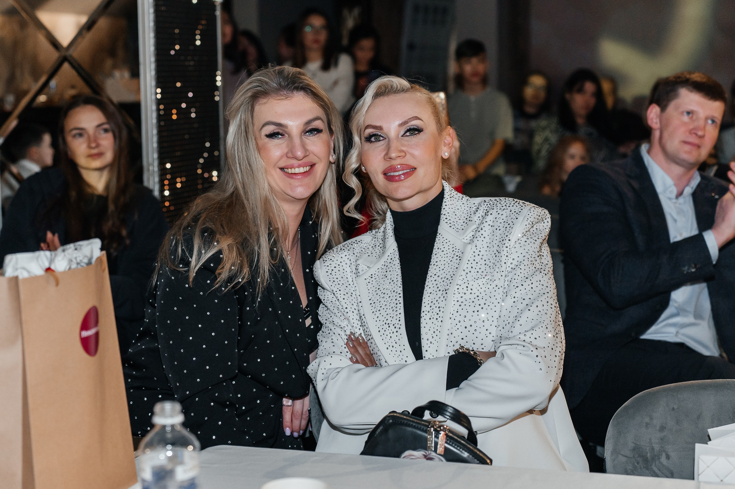 Идеальная мама. Для тех, кто не ждёт удачи, а создаёт её. Каждая фотосессия — это твой момент, твой стиль, твой успех. 📸