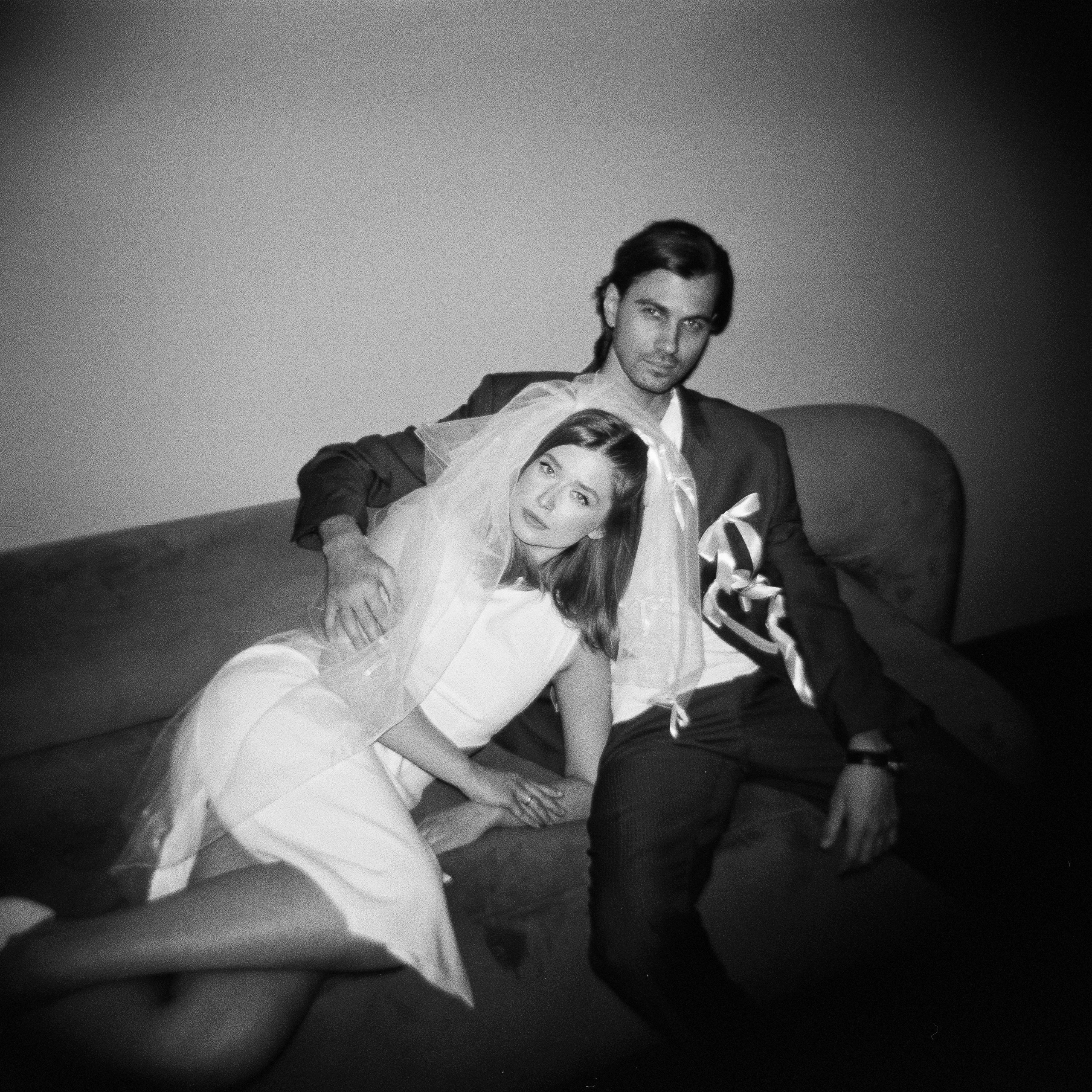 Свадебная фотосессия для двоих в студии, камерная свадьба в Москве