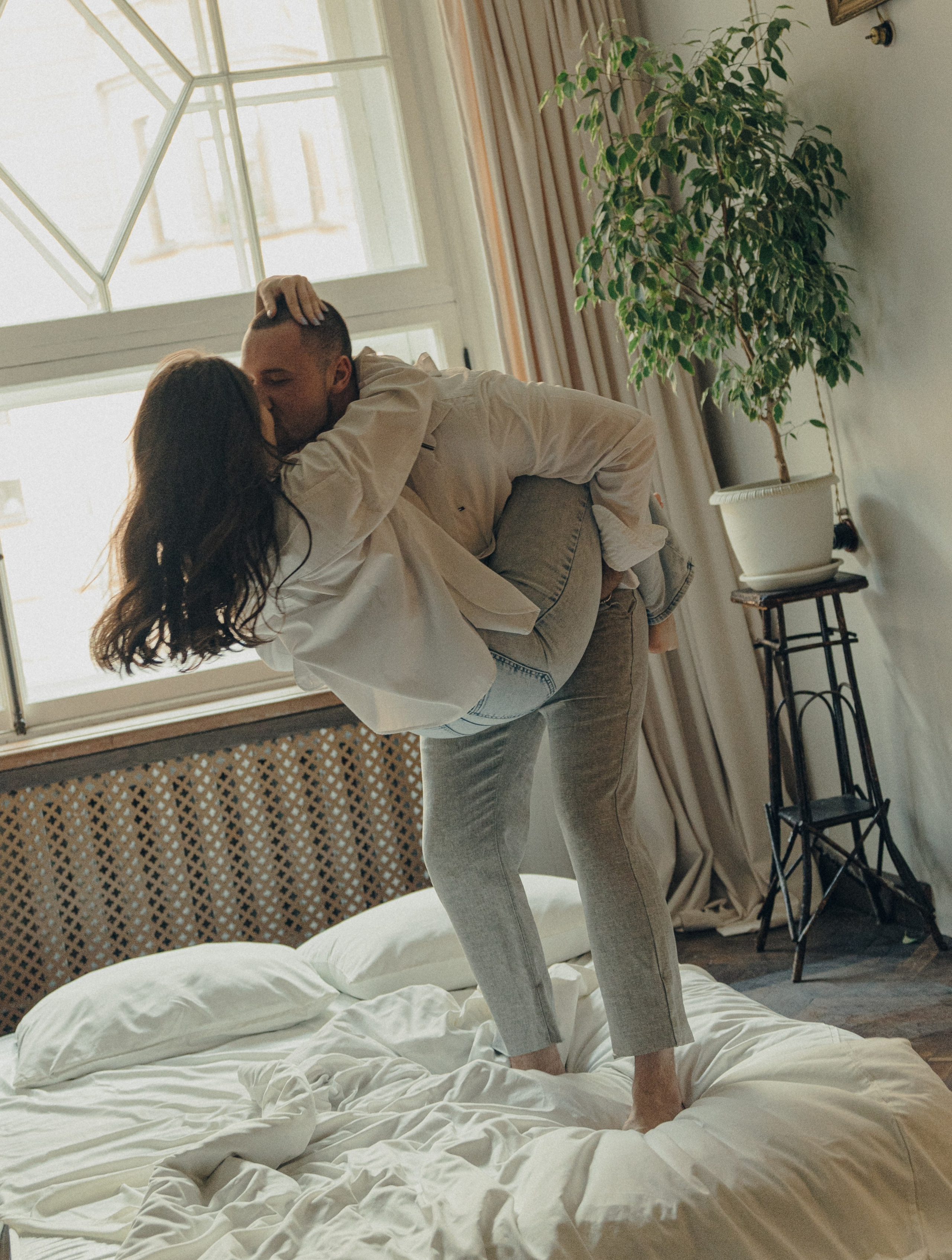 Парная фотосессия в студии. Фотосессия лавстори в Санкт-Петербурге. Живые атмосферный парные фотографии.