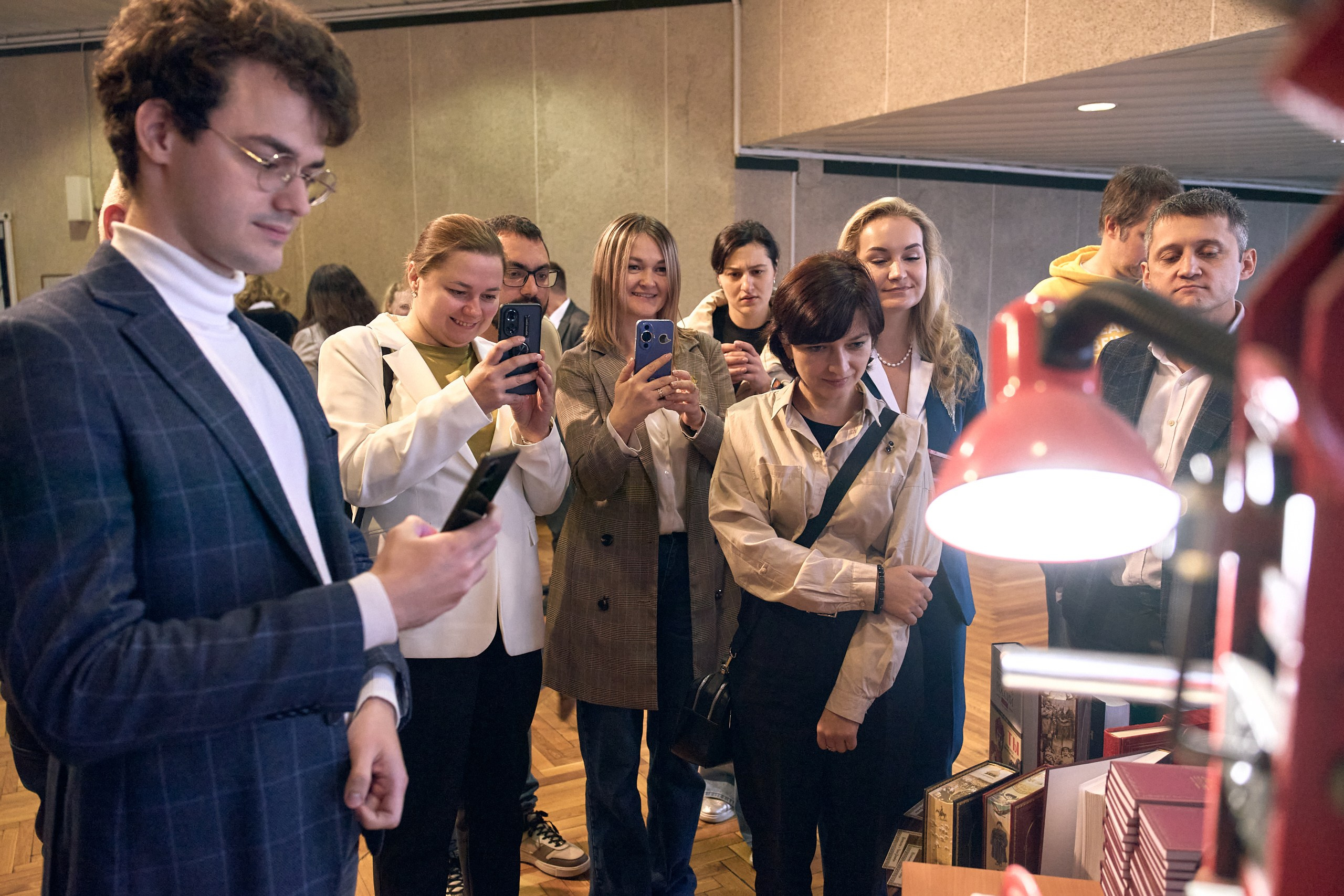 Встреча в издательстве «Наука». Контент-фотограф в Москве Тима Забабурин