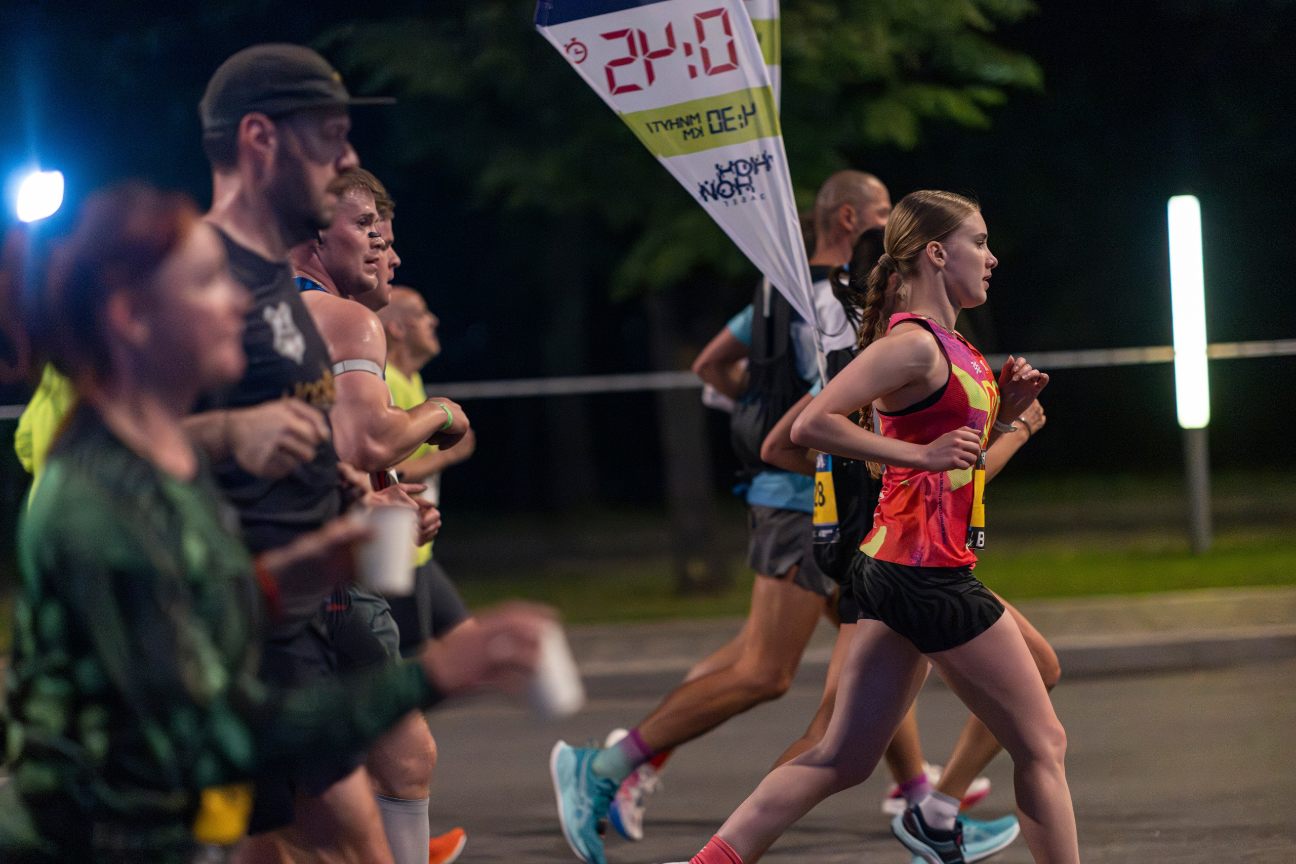 Ночной забег 2025. Фотограф Сергей Ловкий