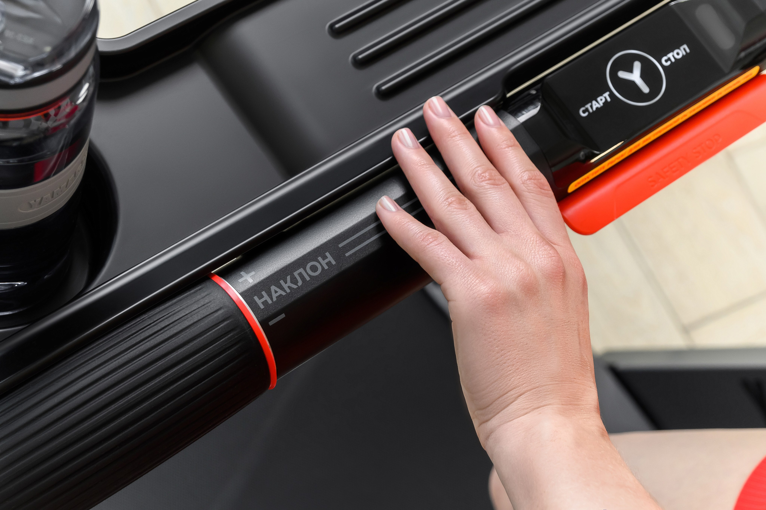 Съемка модели и товара с искусственным светом 2