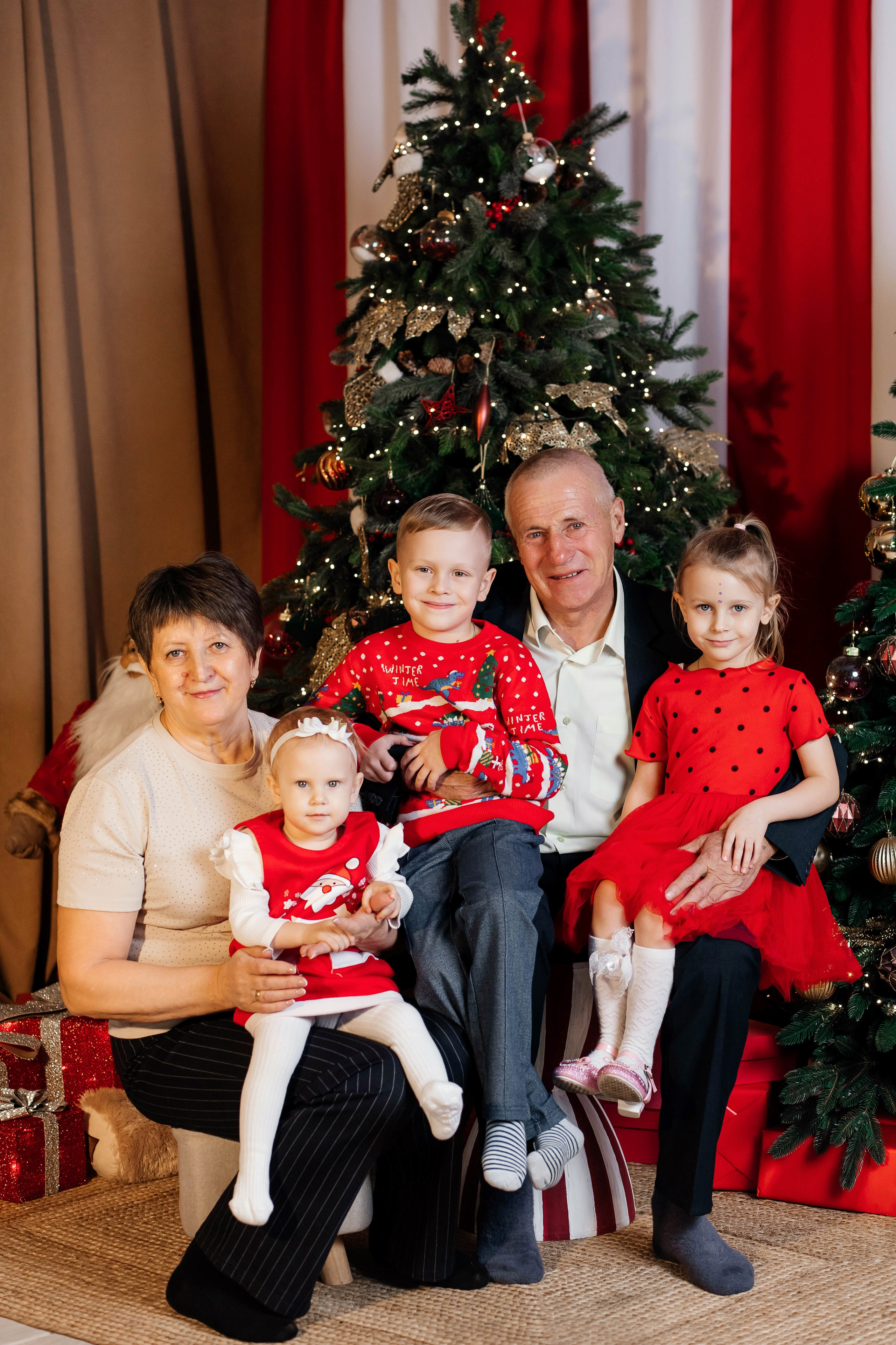 Семейная фотосессия Татьяна НГ 2026. Женский фотограф в Оренбурге Ирина Заводчикова