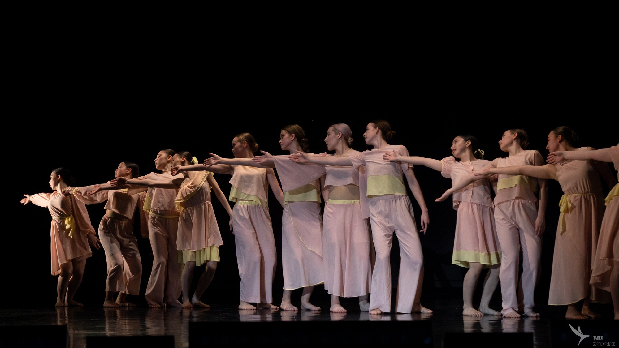 Концерт народного хореографического коллектива «Виктория». Репортажный фотограф в Казани Павел Серпокрылов