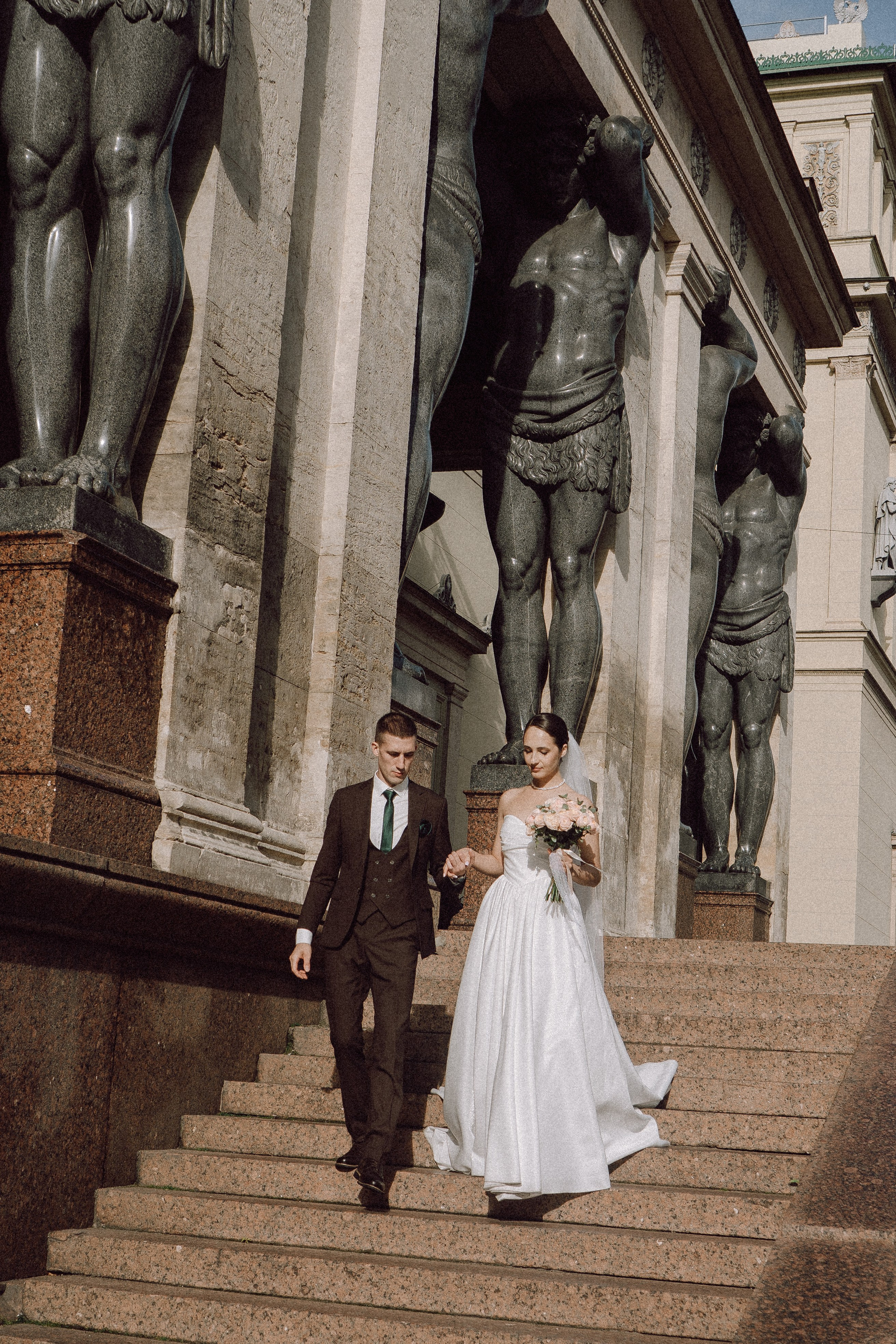 СВАДЕБНАЯ ПРОГУЛКА В САНТК-ПЕТЕРБУРГЕ (ИСАКИЕВСКИЙ СОБОР, ЗИМНЯЯ КАНАВКА, ЭРМИТАЖ И БОЛЬШАЯ МОРСКАЯ УЛИЦА). Профессиональный фотограф, Санкт-Петербург — Виктория Богомолова