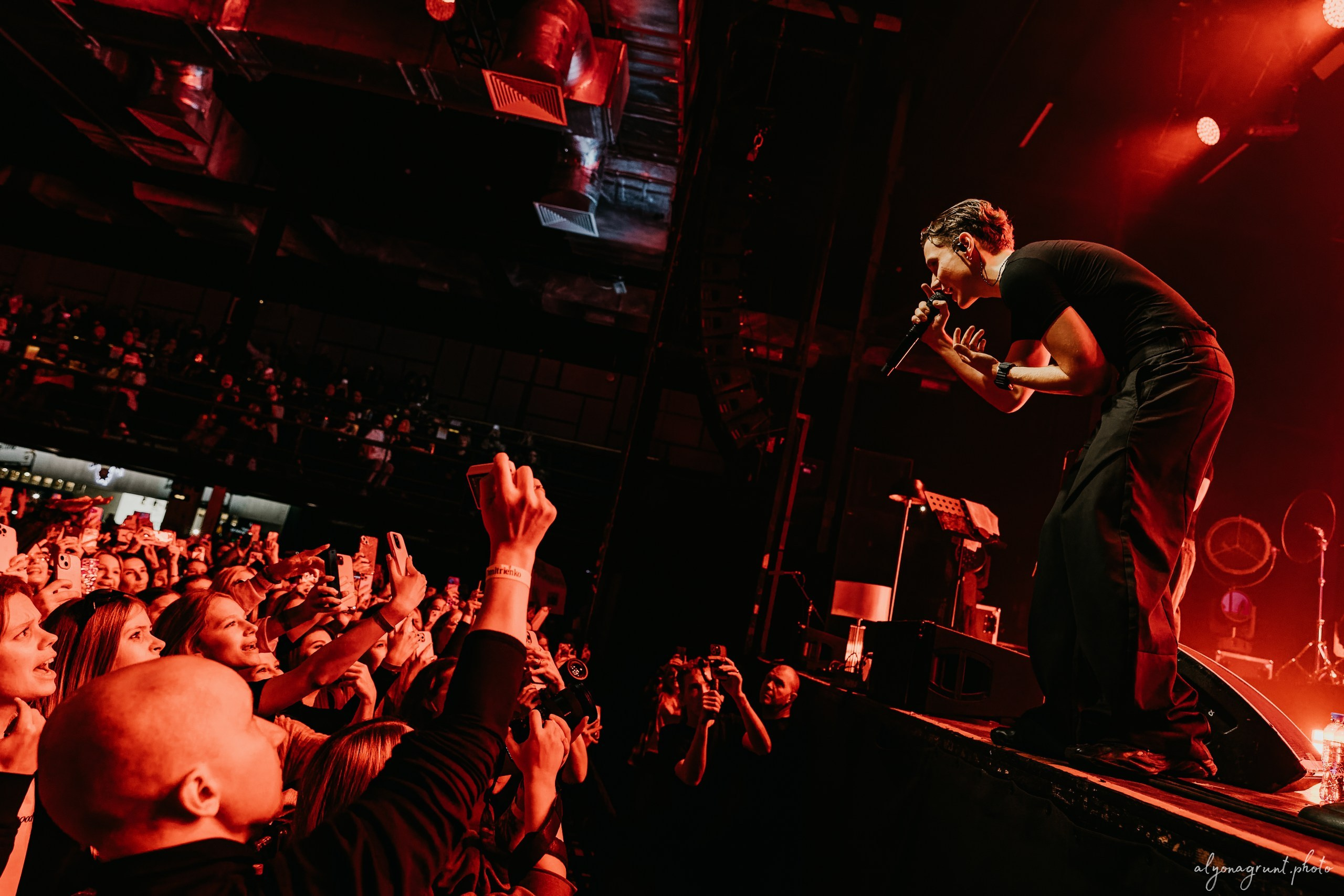 Ваня Дмитриенко, фоторепортаж СПб, A2, 23.10.2025. Алена Адрианова: фотограф в Санкт-Петербурге