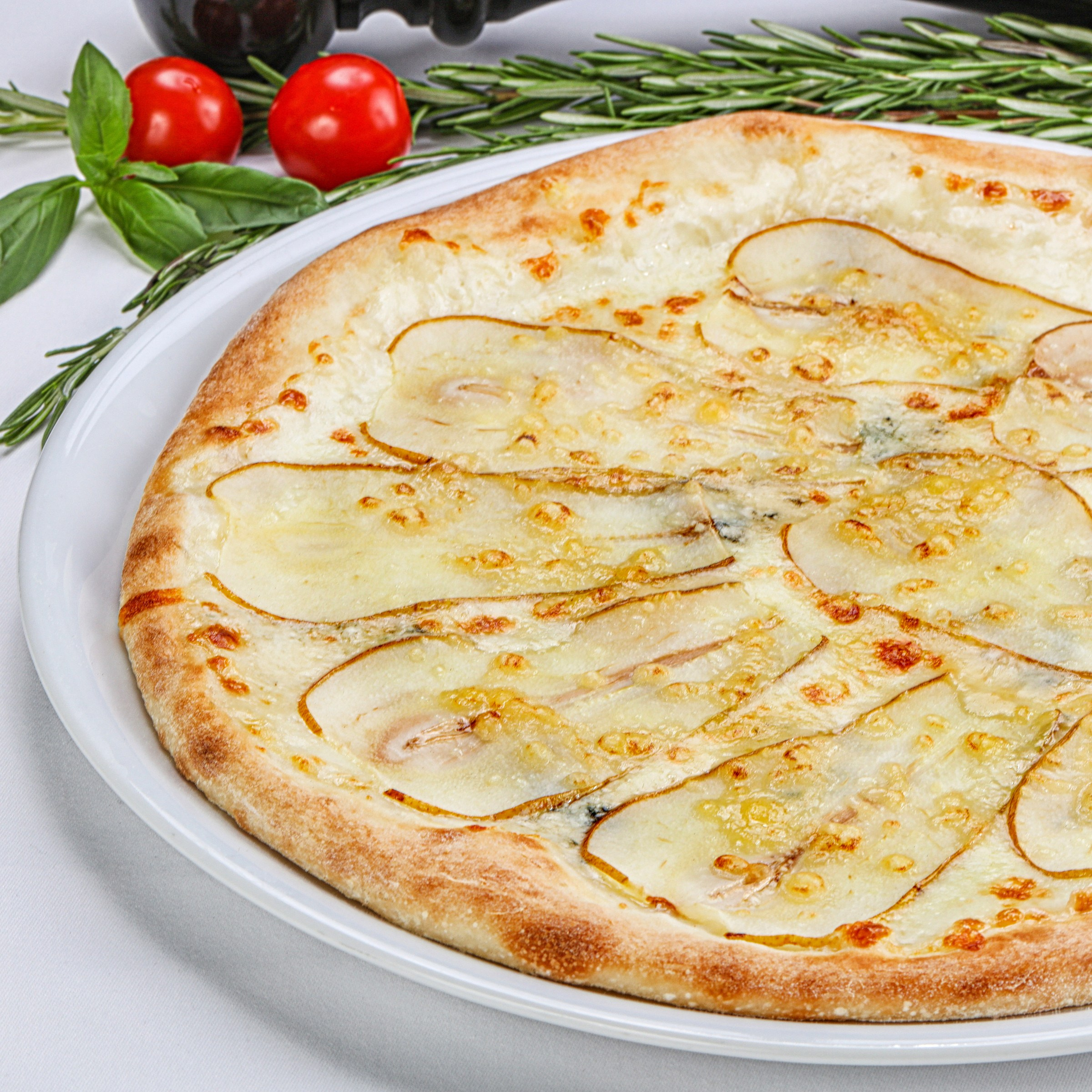 Фотосъемка пиццы. Заказ по тел.: +7 (906) 006-90-22. Фуд-фотограф Андрей Старостин — съемка еды в Москве. 9000 руб. в час