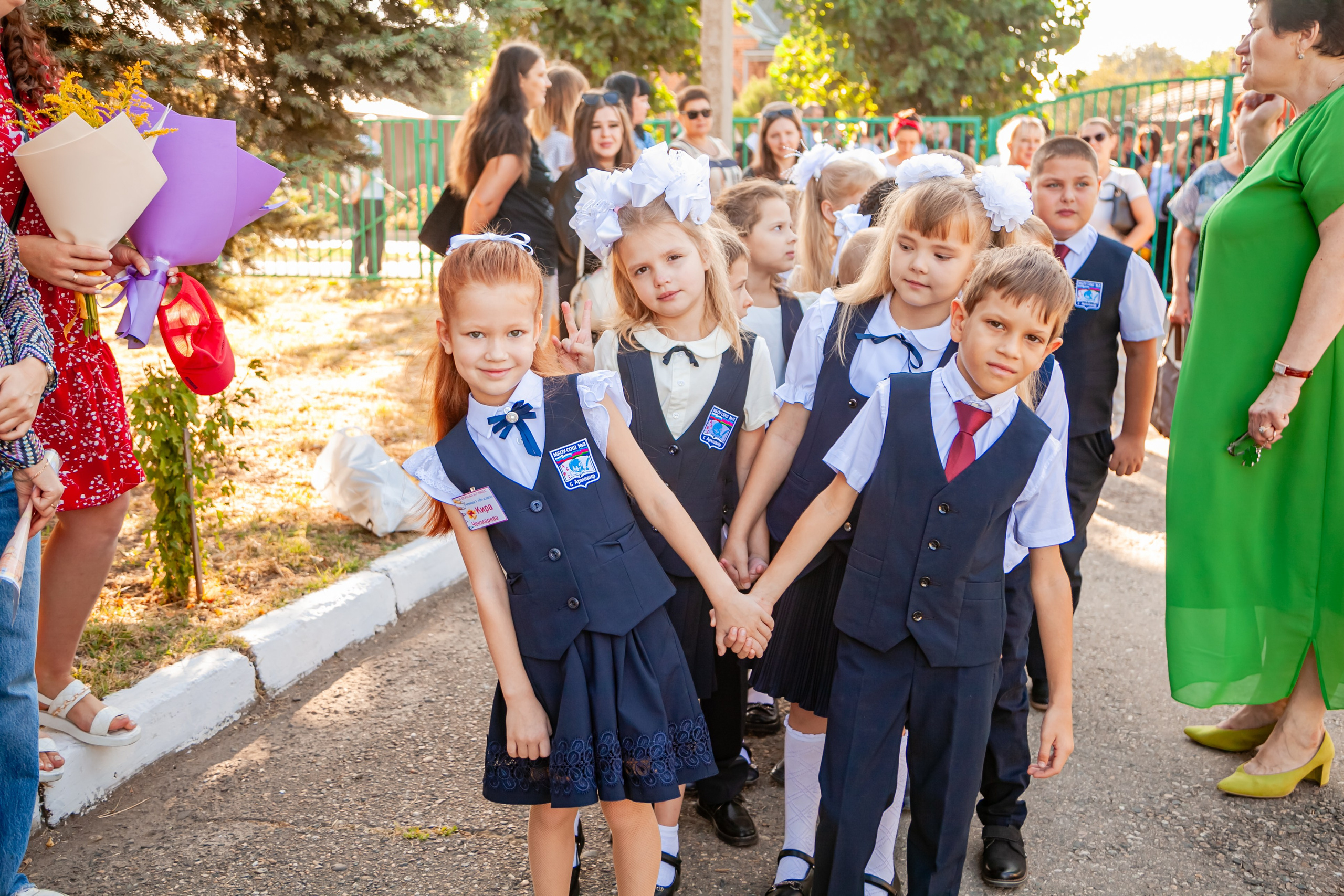1 сентября линейка. Свадебный и семейный фотограф в Армавире