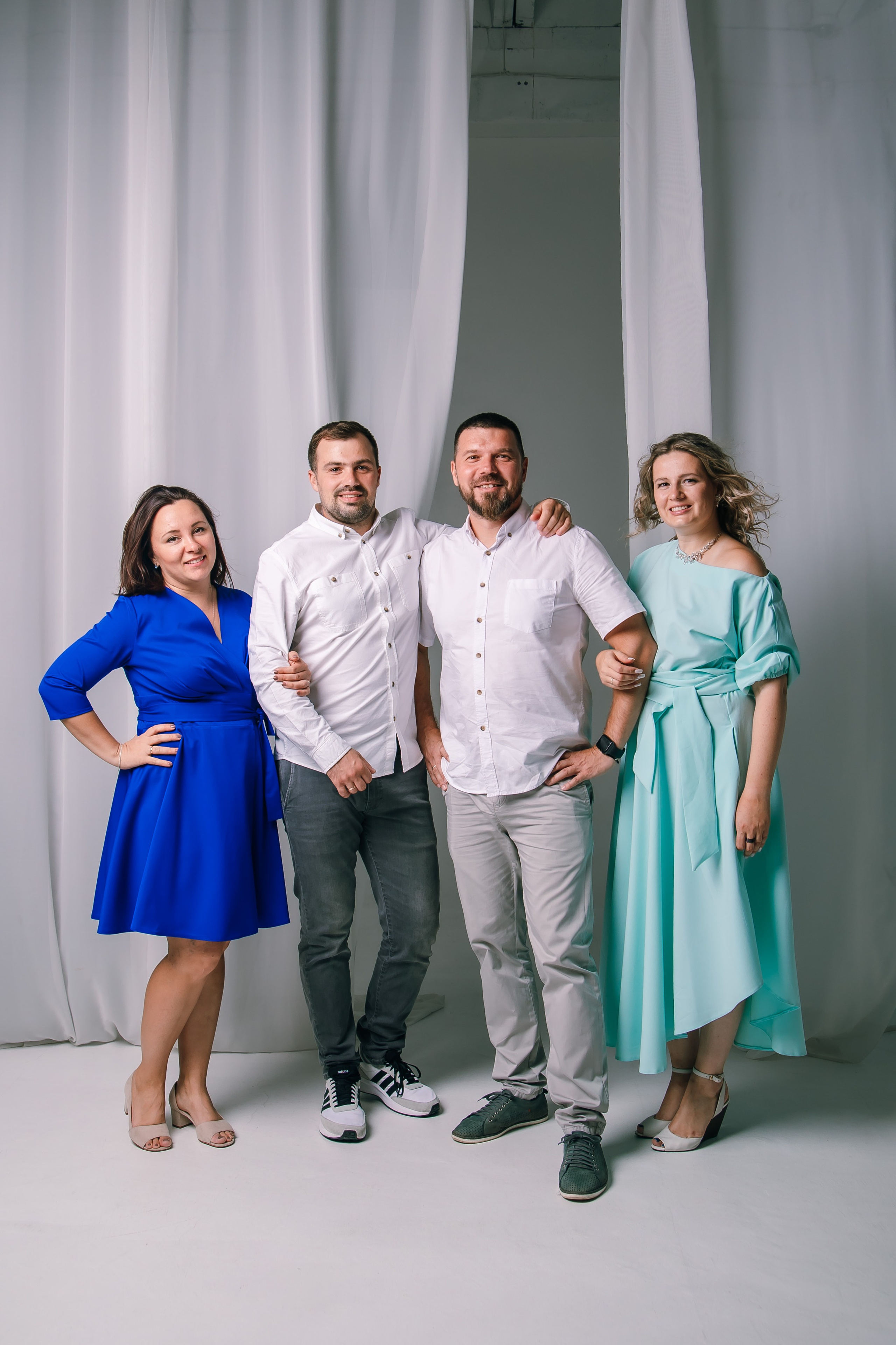 Фотосессия большой семьёй в студии в Екатеринбурге. Свадебный, семейный фотограф, контент съёмка. Екатеринбург. Елена Граф