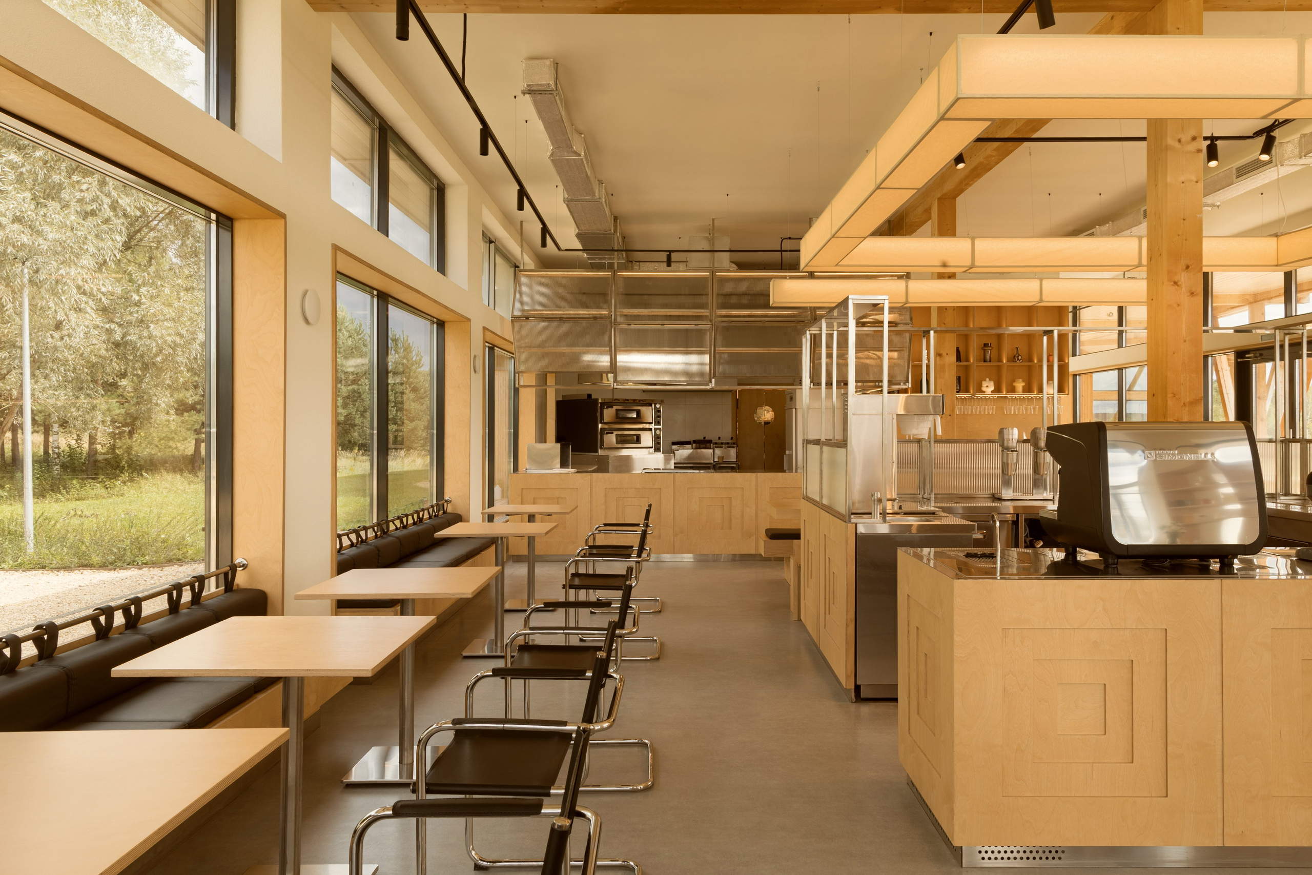 Модернистское кафе-пиццерия на природе: проект FruitDesign с акцентом на созерцание. Интерьерный фотограф в Нижнем Новгороде и Москве Владимир Гудков