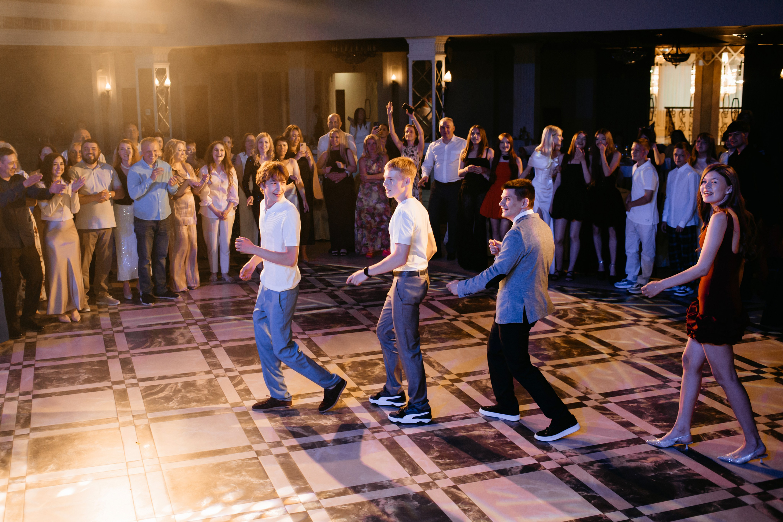 Выпускной 2025 (9класс) 124 школа. Фотограф в Челябинске Ополихина Анна