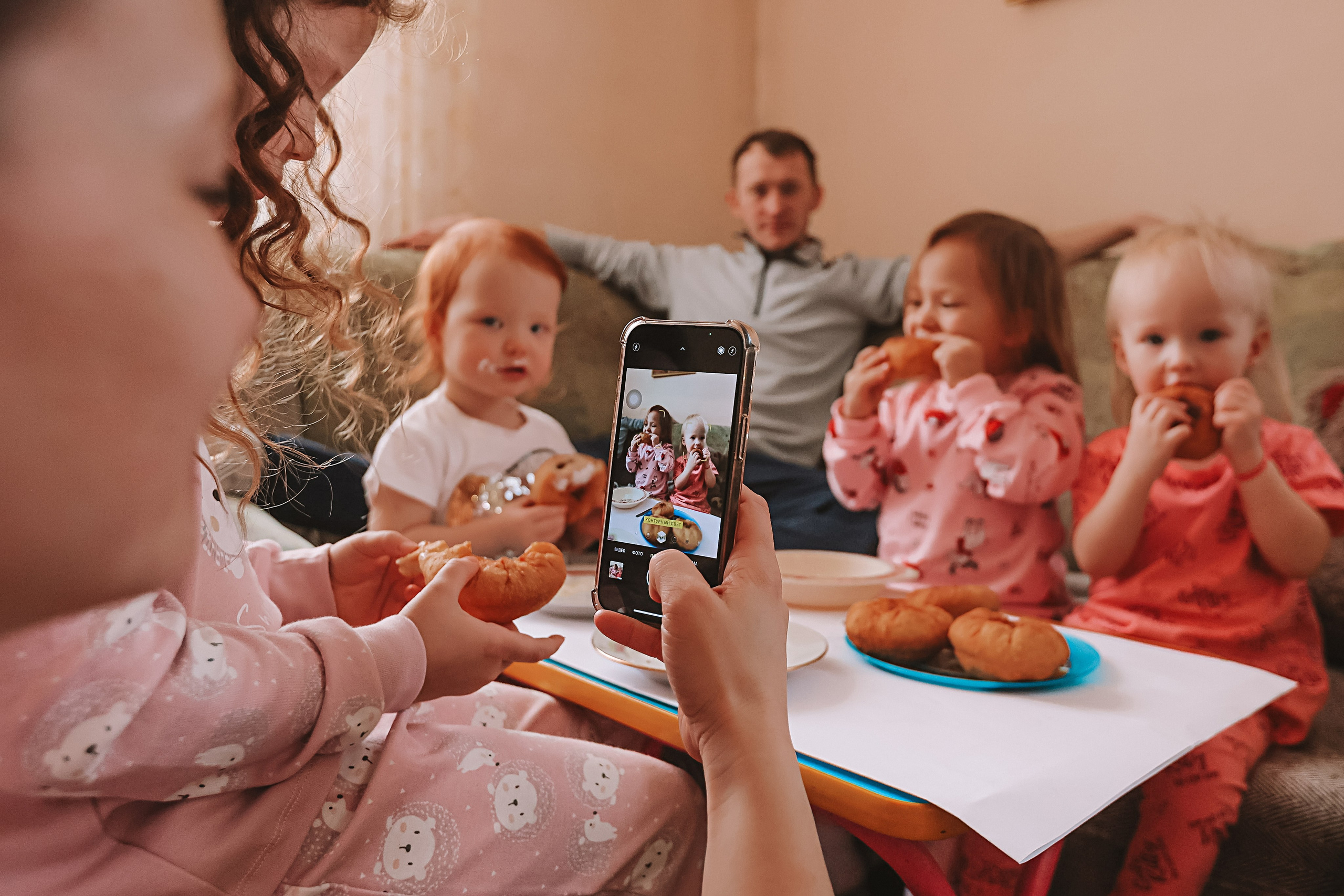 Большая семья репортаж. Семейный фотограф Тюмень, фотограф на роды Салмина Мария