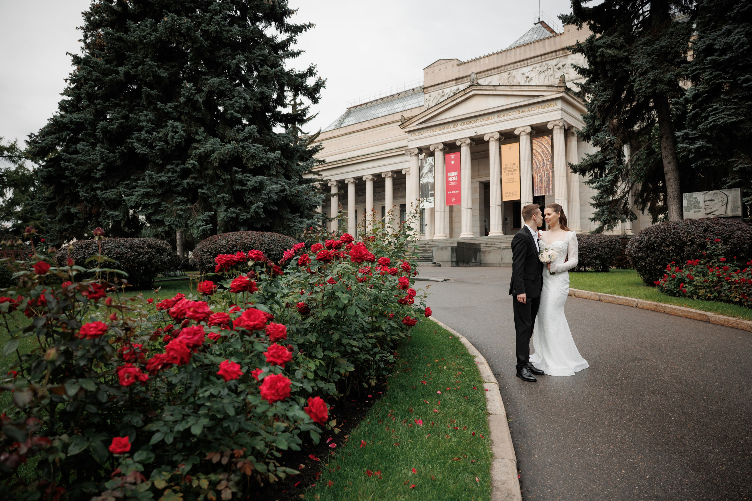 Фотосессия у Пушкинского музей. Свадебный и репортажный фотограф (Москва, Королев и другие)