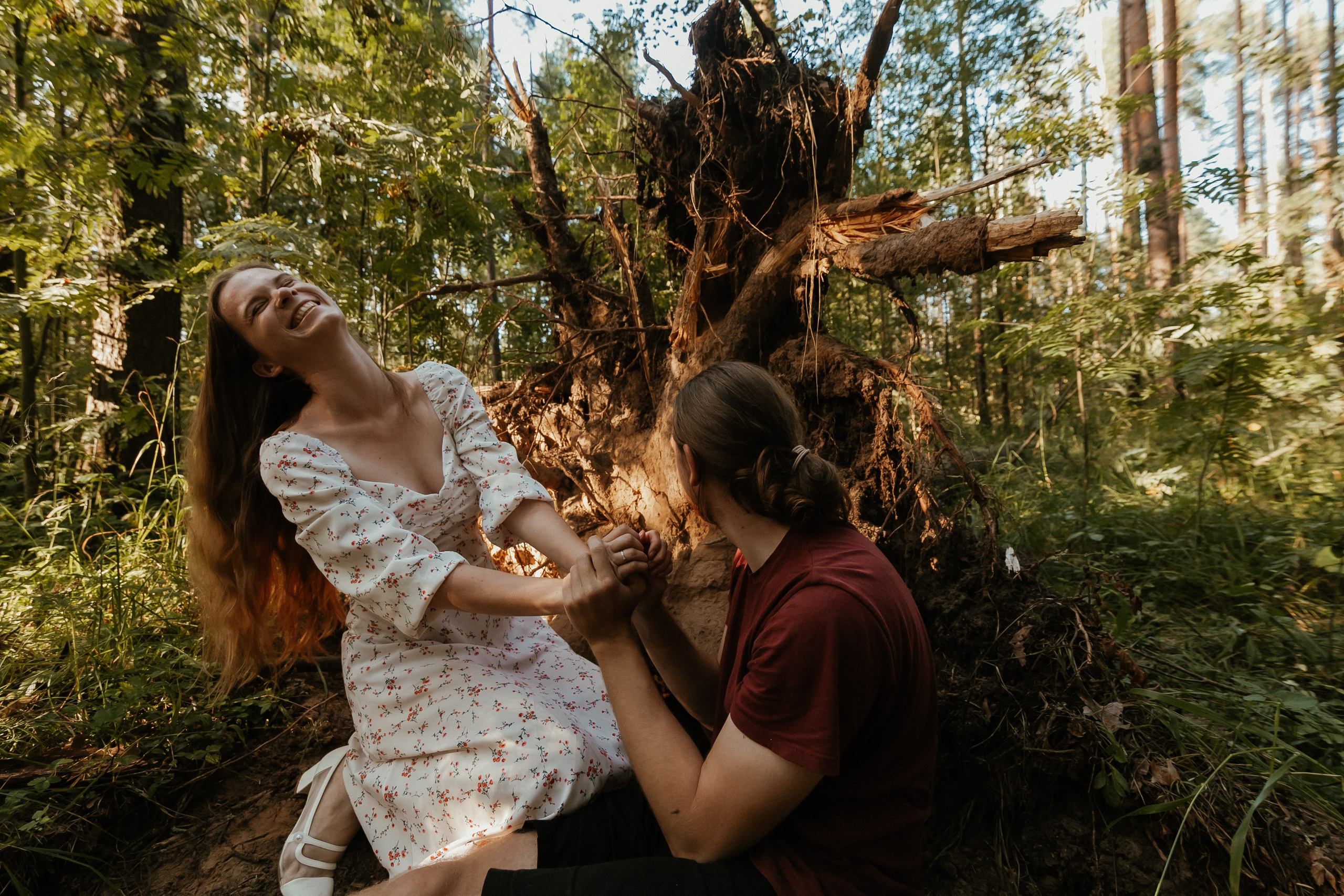 Атмосферная съемка Маши и Лёши в лесу наедине с природой. Свадебный и репортажный фотограф в Ярославле и Санкт-Петербурге Роман Микрюков