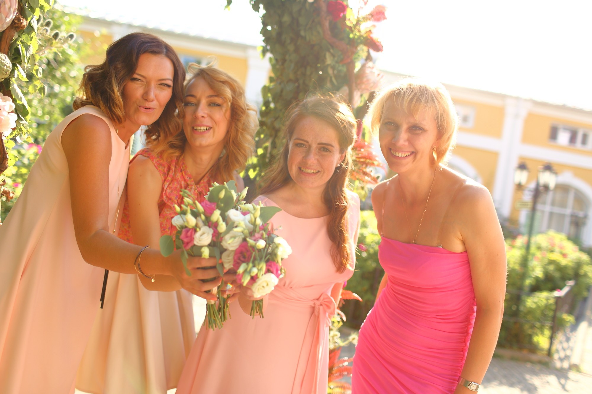 Выездная регистрация в красивом месте в Ярославле. Свадебный и репортажный фотограф в Ярославле и Санкт-Петербурге Роман Микрюков