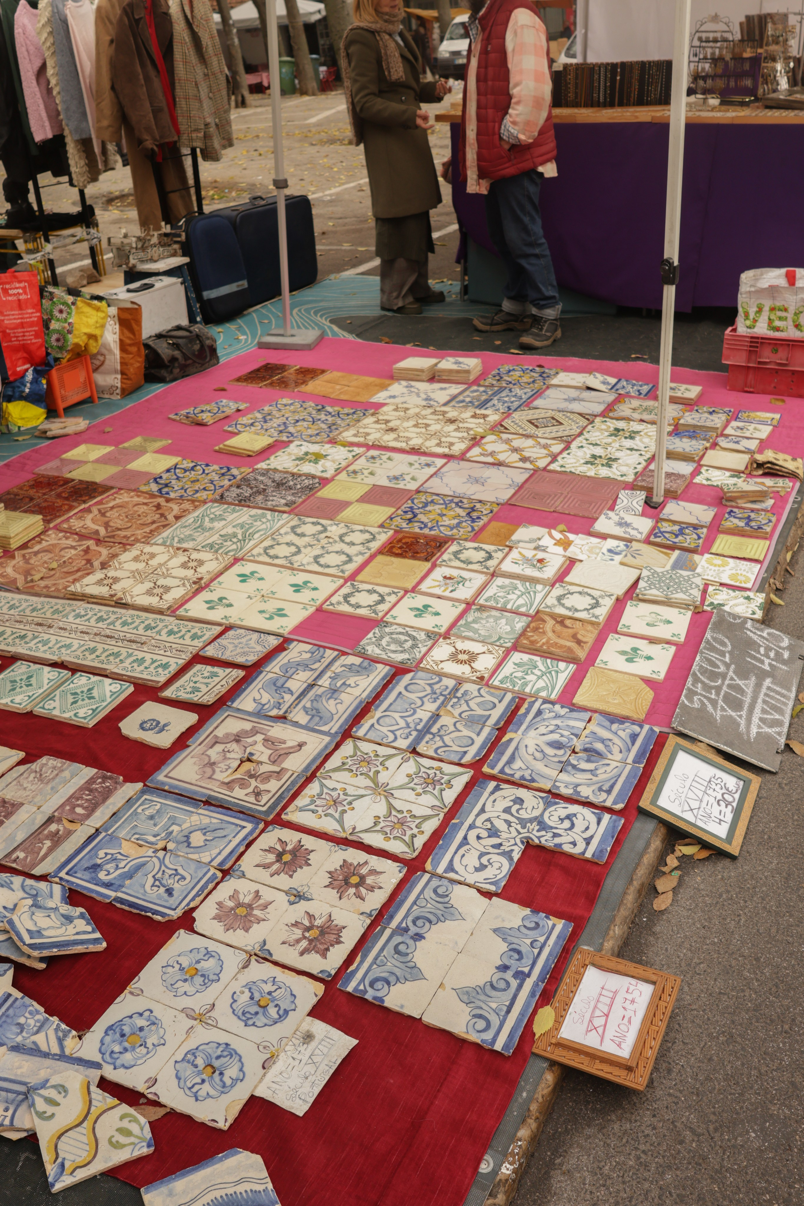 Lisbon, fleamarket. Magic photos