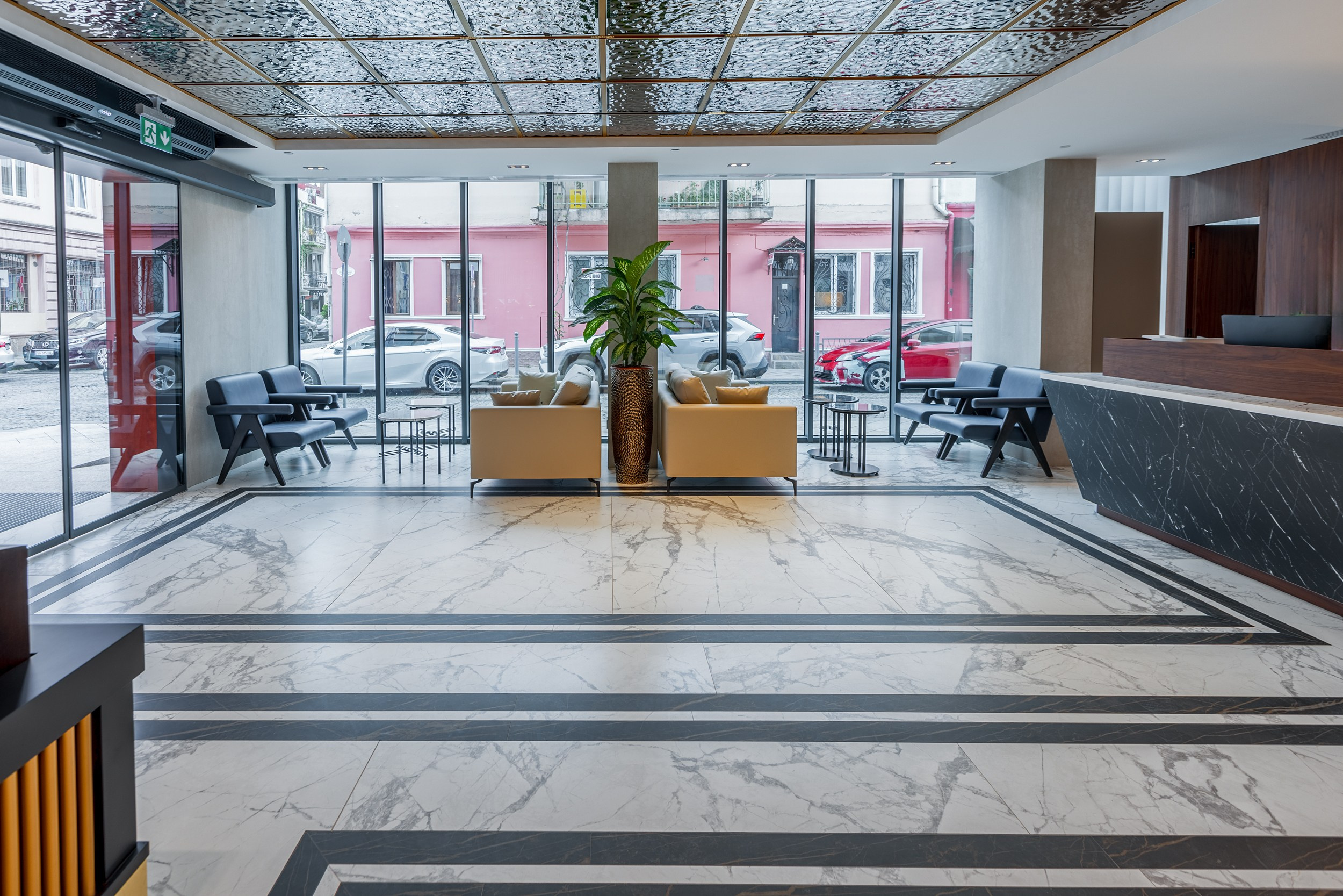 HOTEL PIAZZA EPIGRAPH (BATUMI). Режиссёр, клипмейкер, фотограф — Андрей Охота