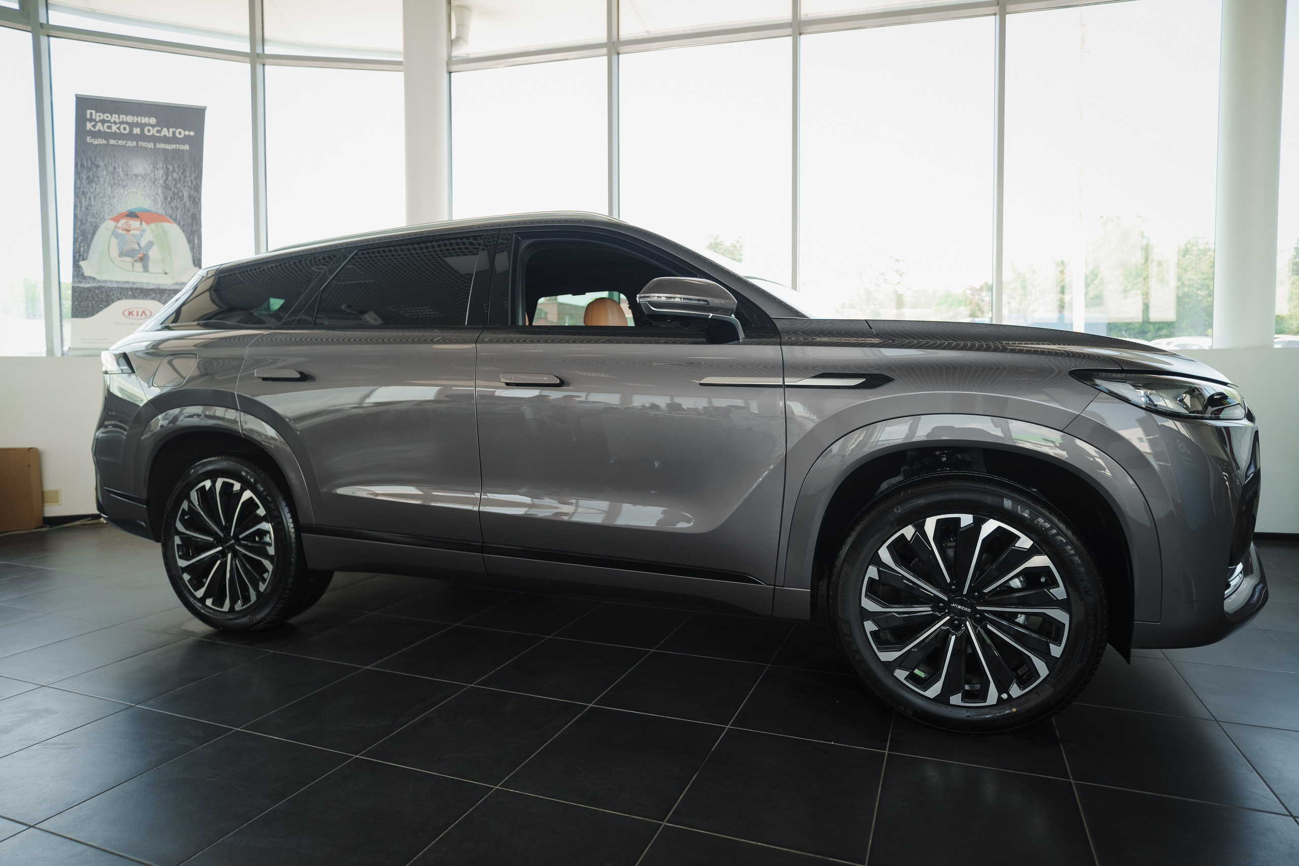 Автосалон «Боравто». Фотограф Олег Сотник