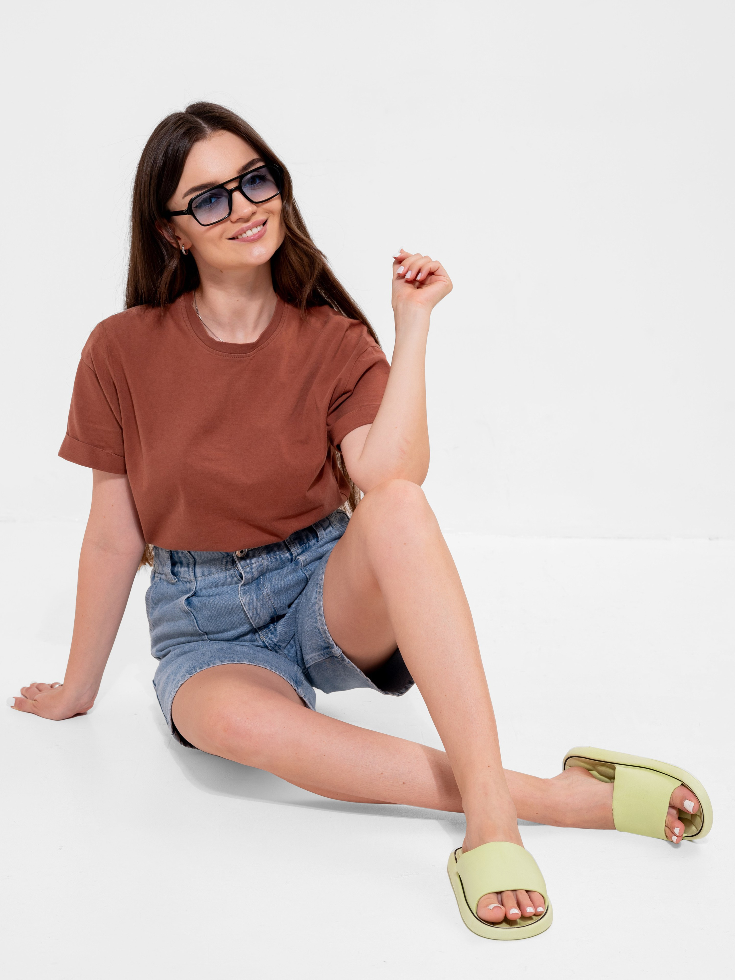 Модельная съемка на циклораме для маркетплейсов. ТМ Продакшн — Съемка для маркетплейсов в Москве