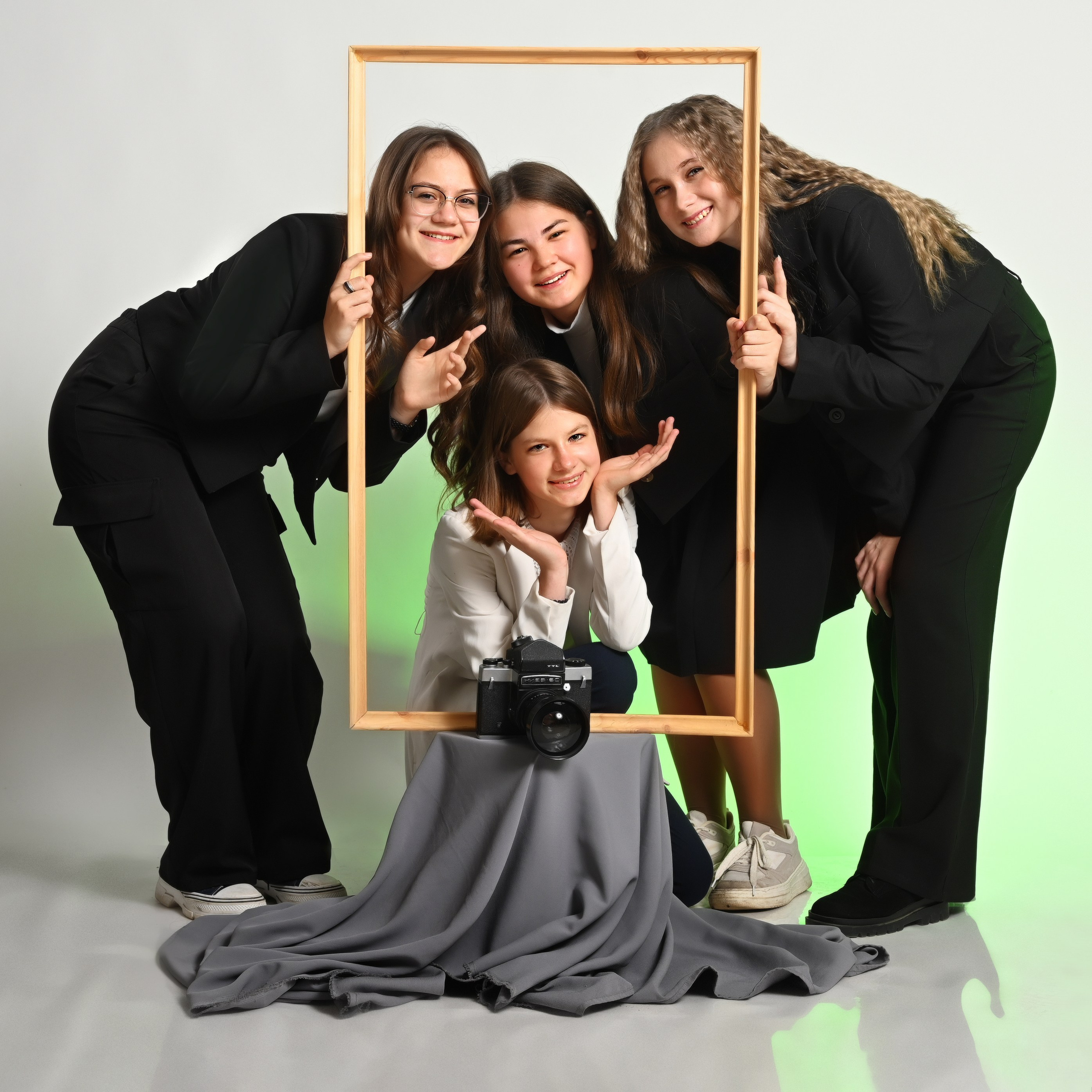 Фотоальбомы, фотокниги, альбомы для учеников старших и выпускных классов в школах в городе Вологда