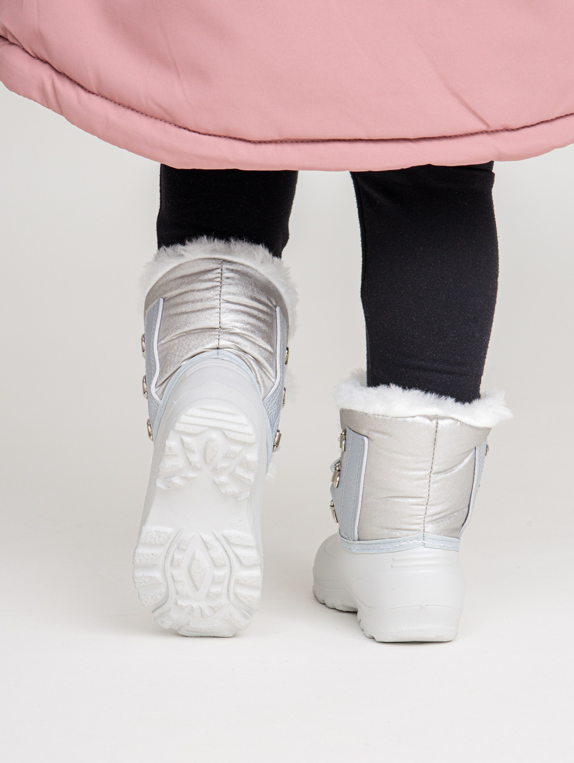 Предметная съемка и продакшн видео обуви для каталога, сайта, маркетплейсов. Студия коммерческой съемки ХВОЯ