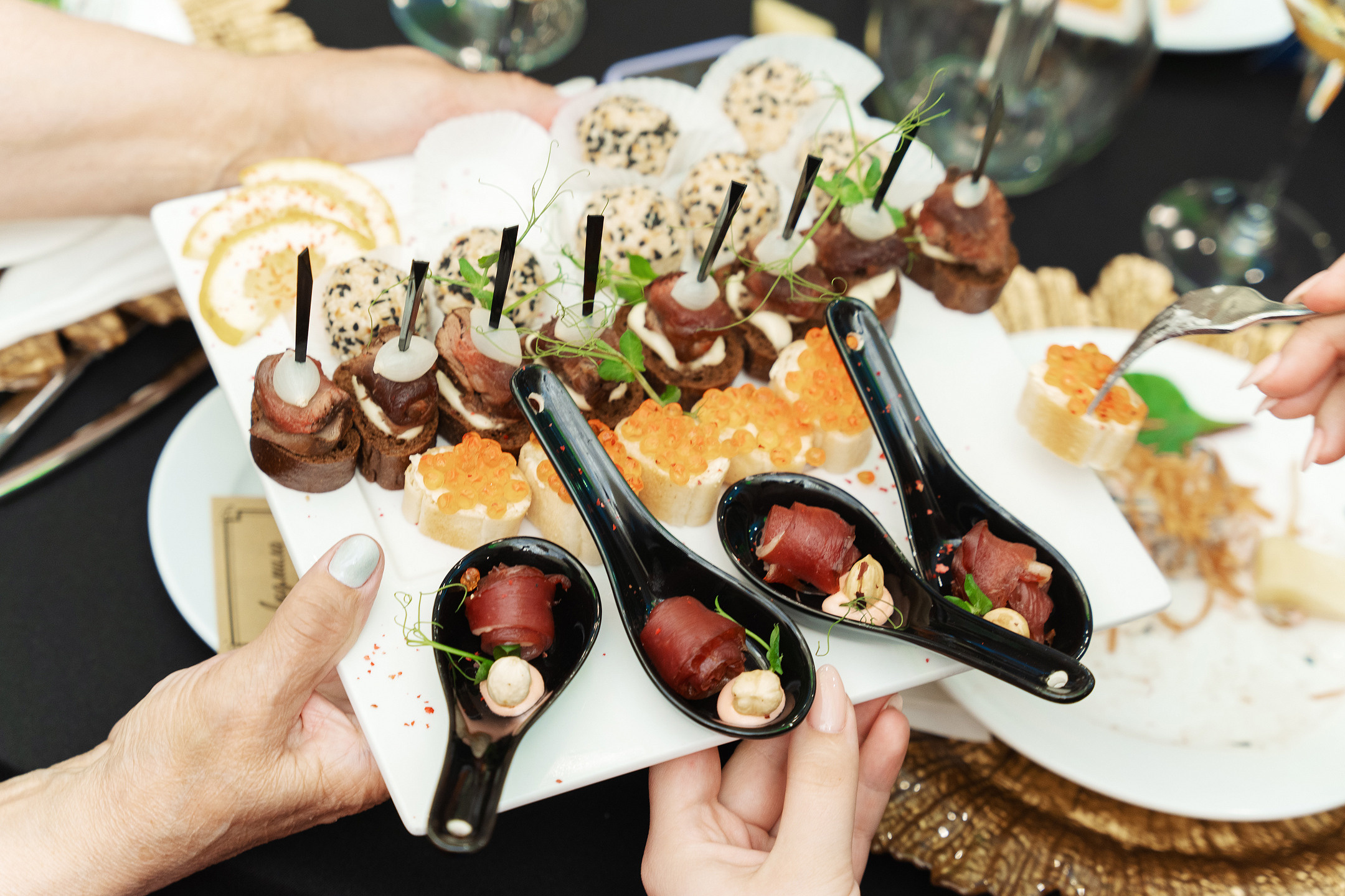 Празднование юбилее в банкетном зале отеля. Саша Потапкин Фотограф. Сочи, Екатеринбург, Москва