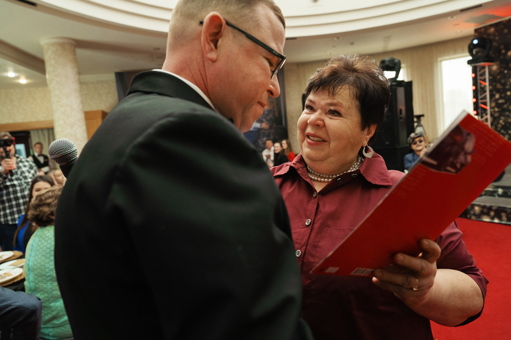 Празднование юбилее в банкетном зале отеля. Саша Потапкин Фотограф. Сочи, Екатеринбург, Москва