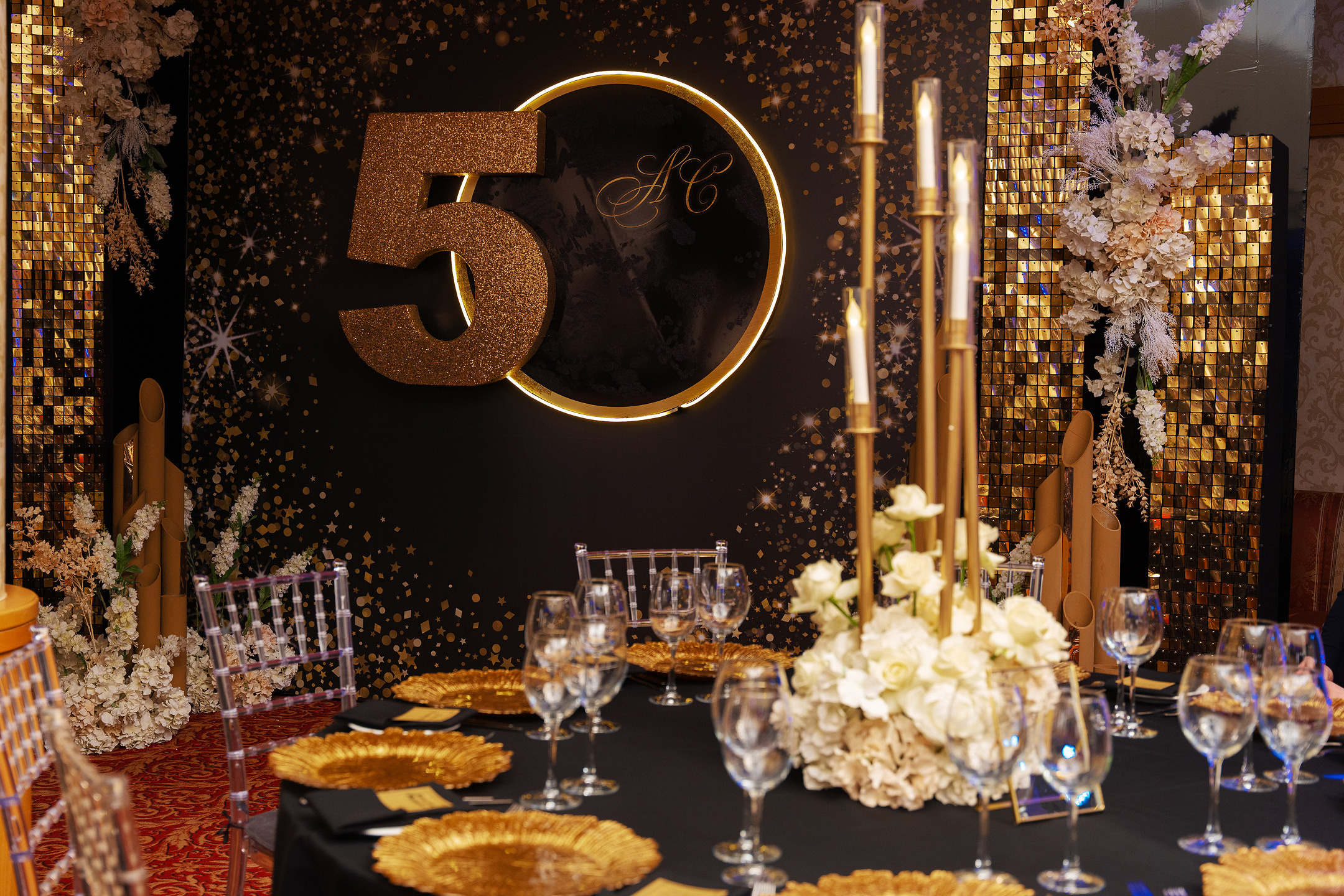 Празднование юбилее в банкетном зале отеля. Саша Потапкин Фотограф. Сочи, Екатеринбург, Москва