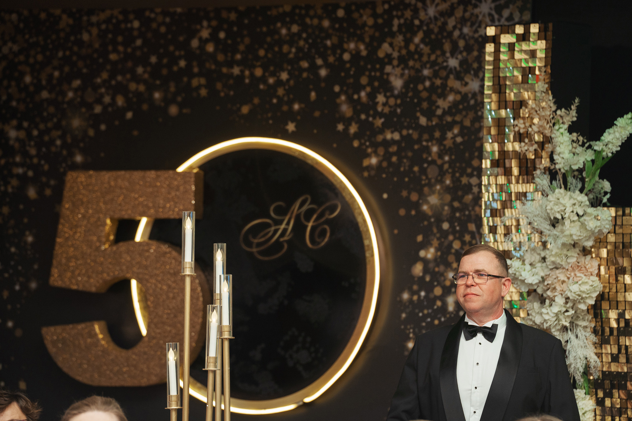 Празднование юбилее в банкетном зале отеля. Саша Потапкин Фотограф. Сочи, Екатеринбург, Москва