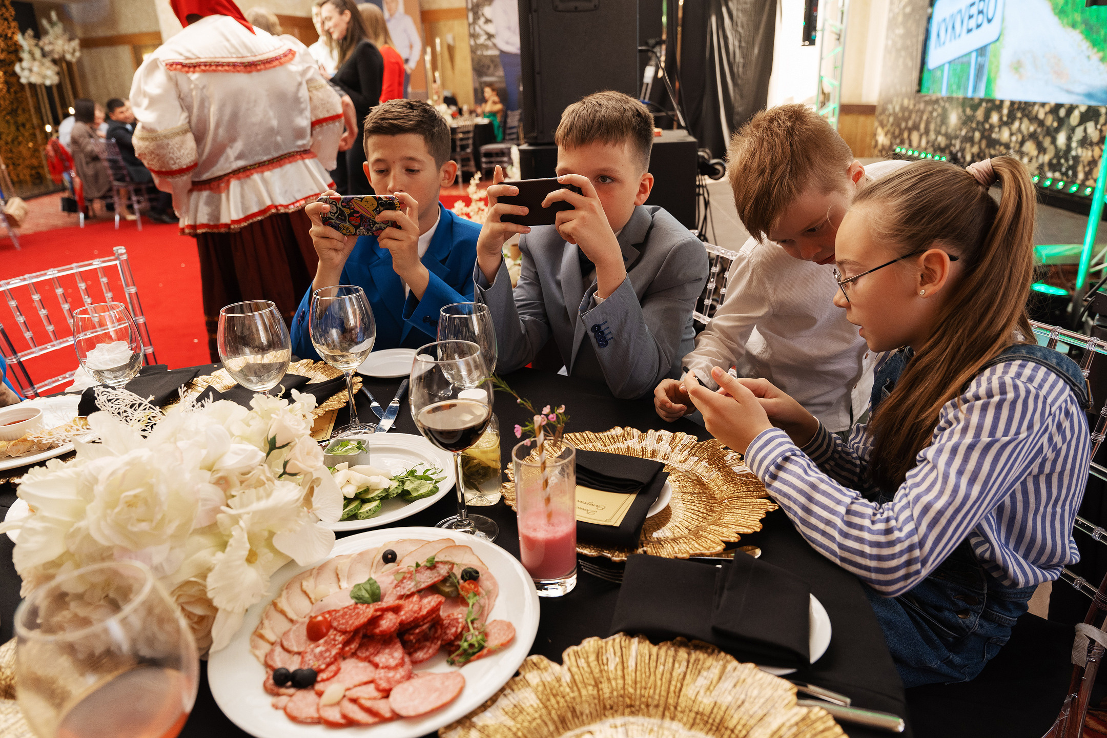 Празднование юбилее в банкетном зале отеля. Саша Потапкин Фотограф. Сочи, Екатеринбург, Москва
