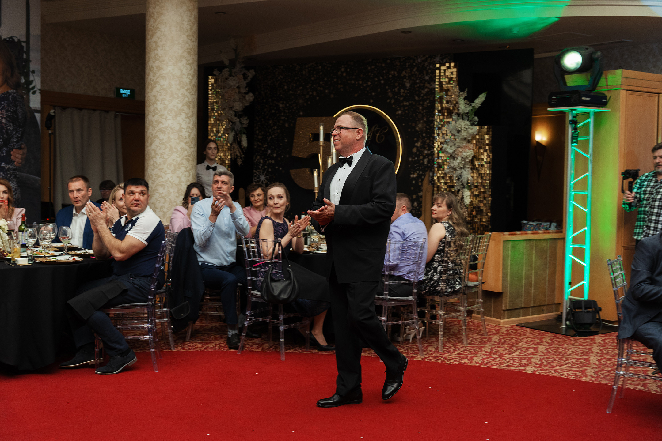 Празднование юбилее в банкетном зале отеля. Саша Потапкин Фотограф. Сочи, Екатеринбург, Москва