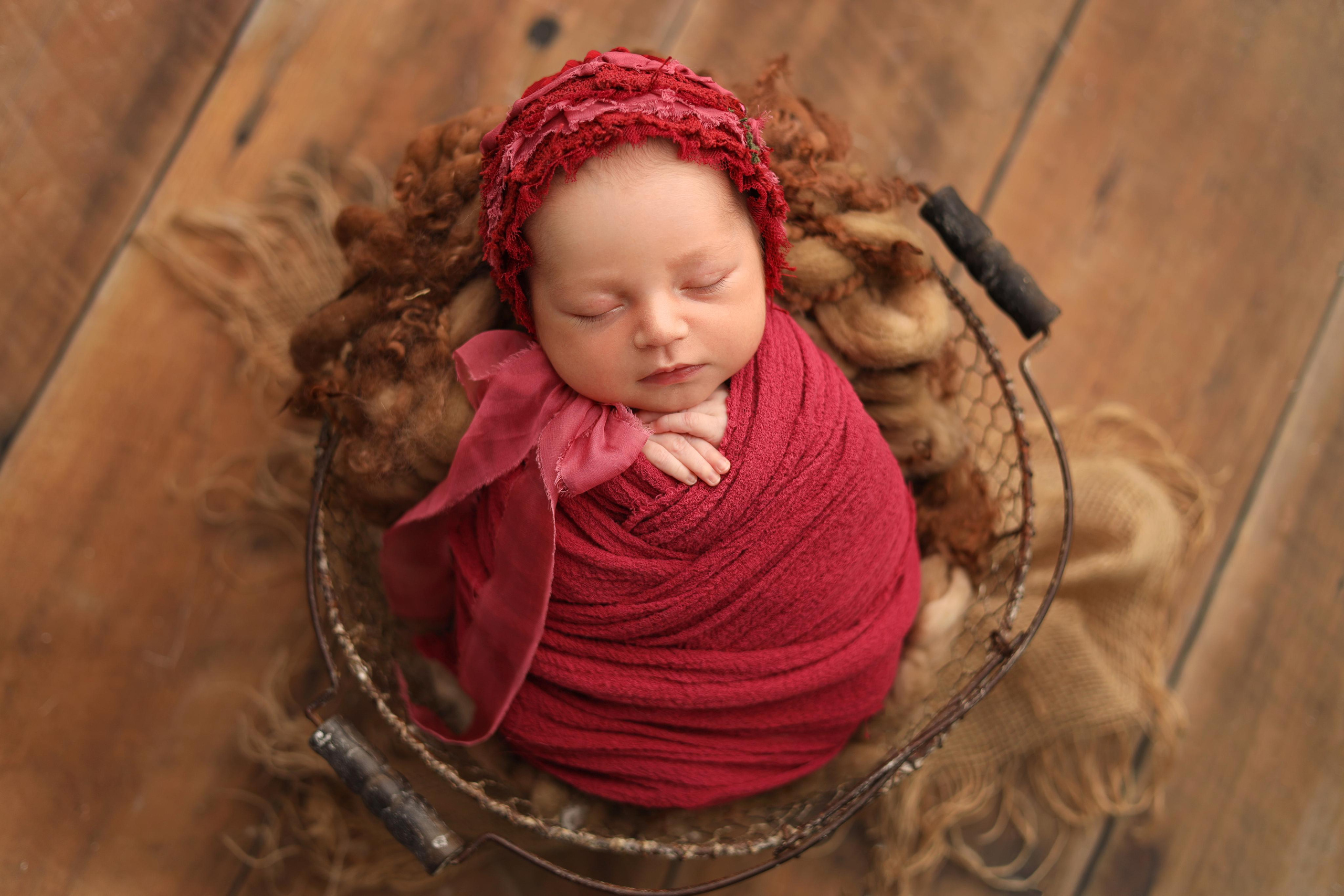 Ньюборн фотосъемка Эмилии. Фотограф новорожденных Москва. Ньюборн фотограф Москва