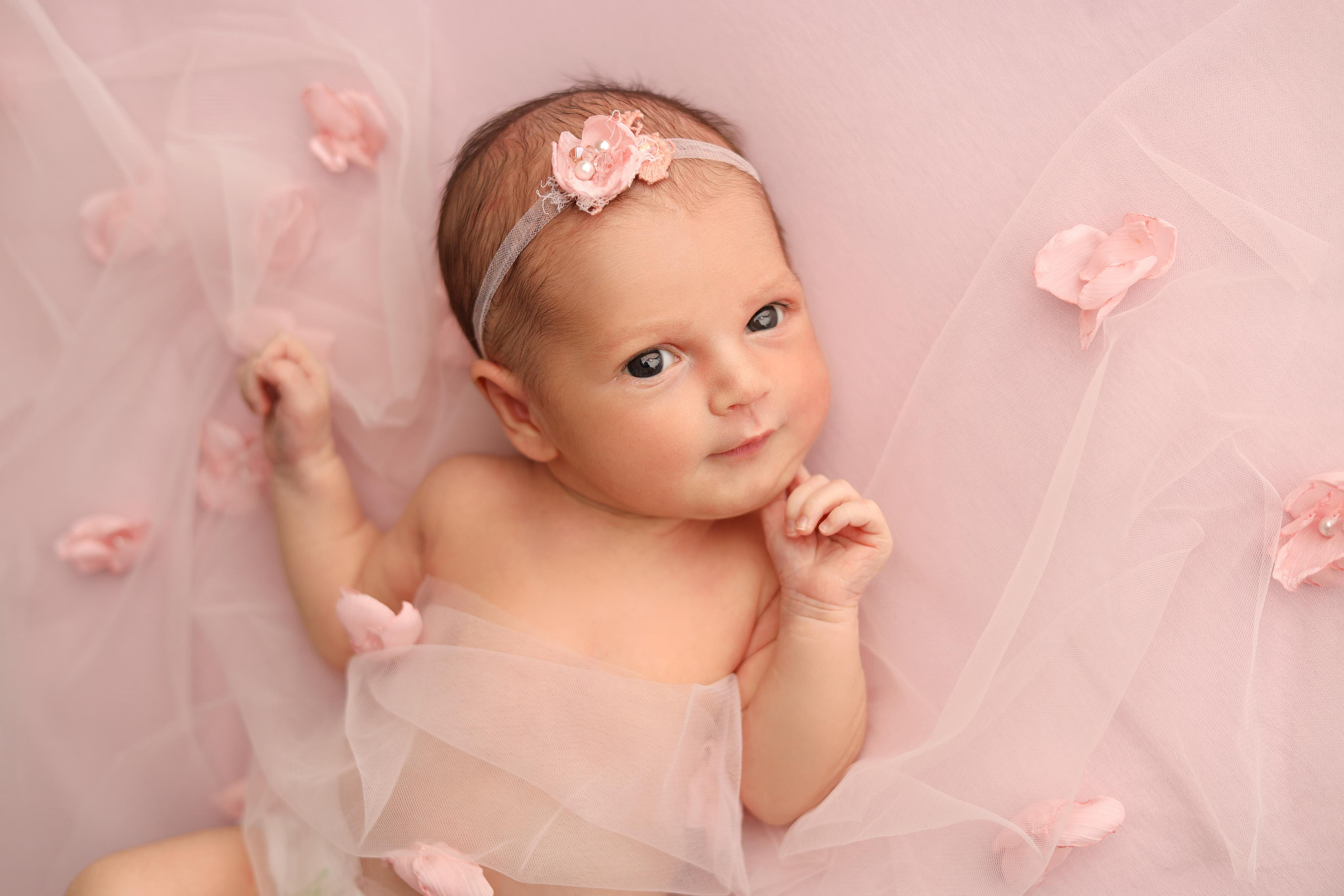 Ньюборн фотосъемка Эмилии. Фотограф новорожденных Москва. Ньюборн фотограф Москва