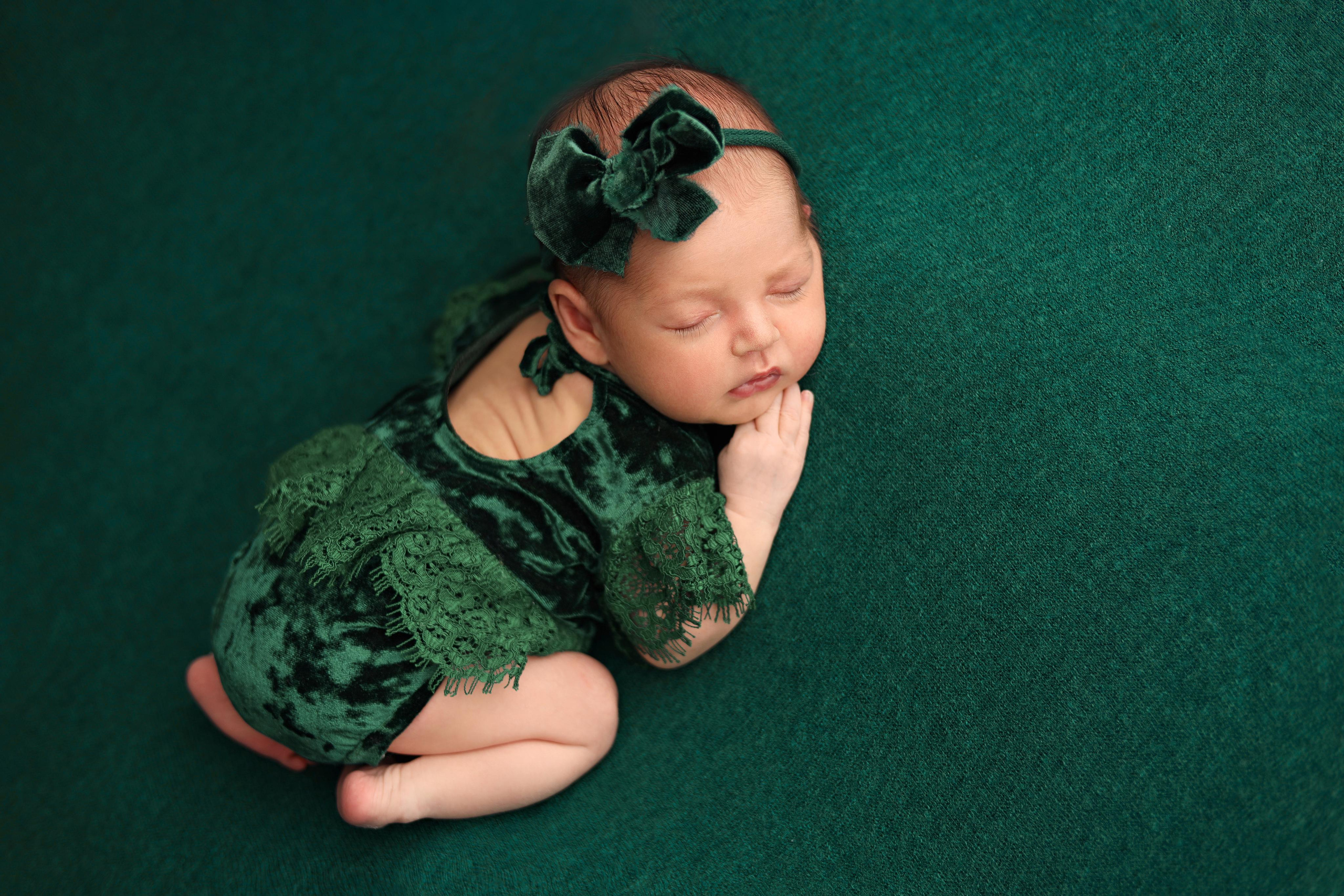 Ньюборн фотосъемка Эмилии. Фотограф новорожденных Москва. Ньюборн фотограф Москва