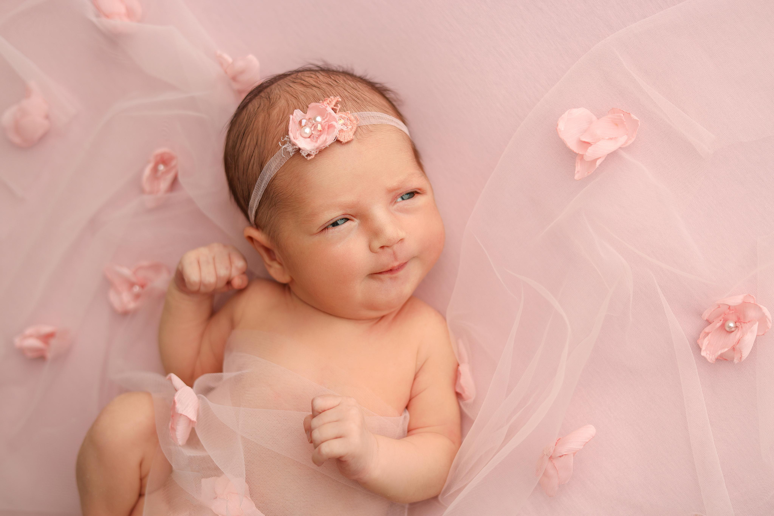 Ньюборн фотосъемка Эмилии. Фотограф новорожденных Москва. Ньюборн фотограф Москва